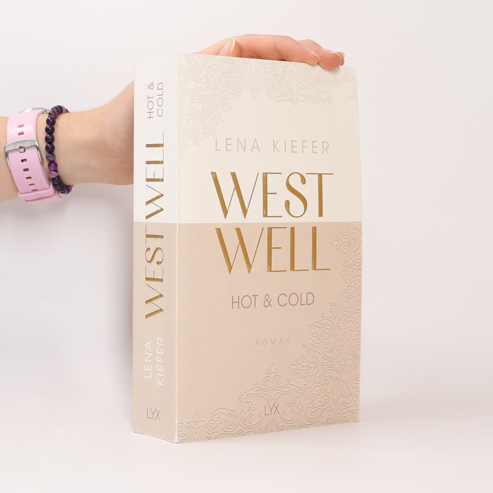 Lena Kiefer Westwell - Hot & Cold