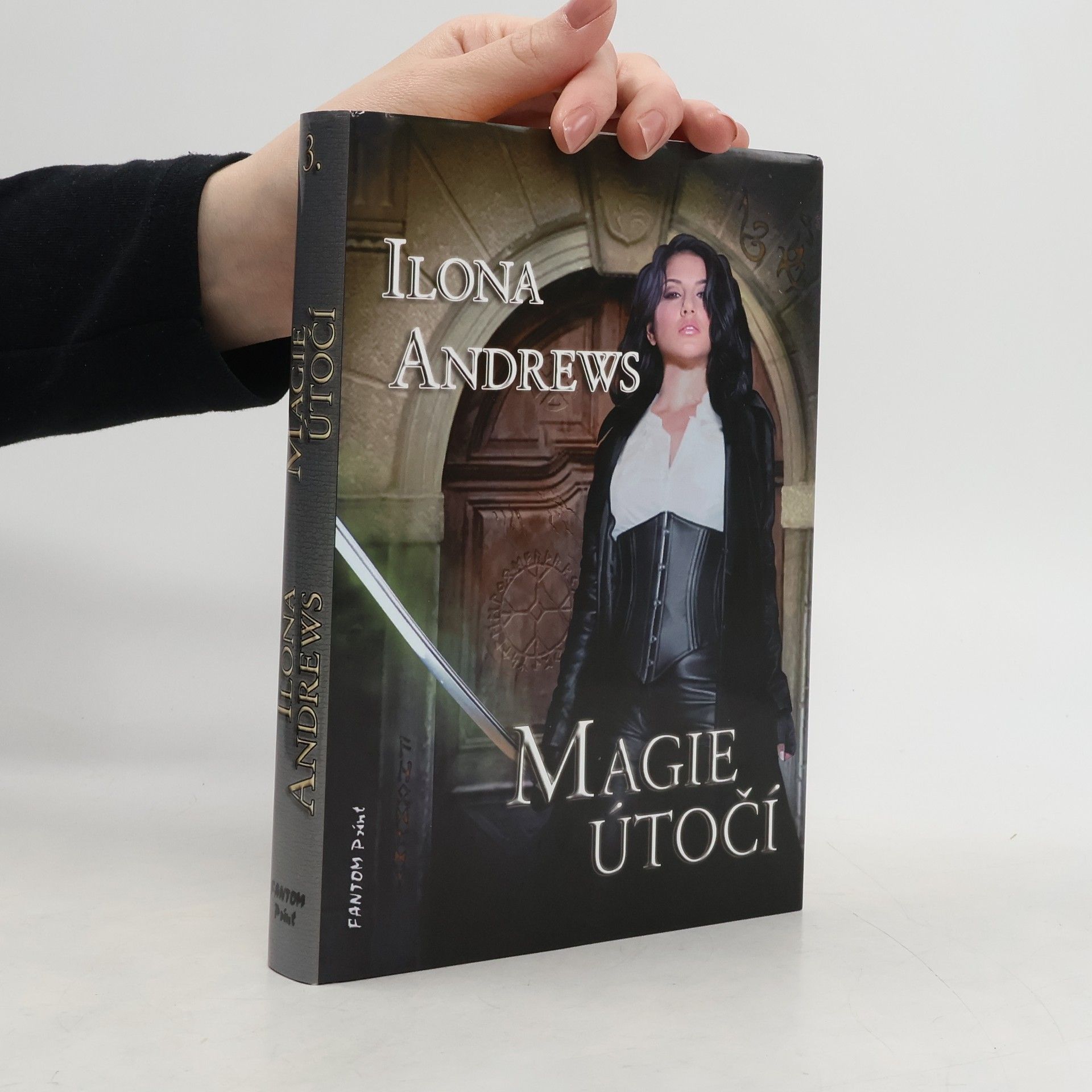 Ilona Andrews Magie útočí