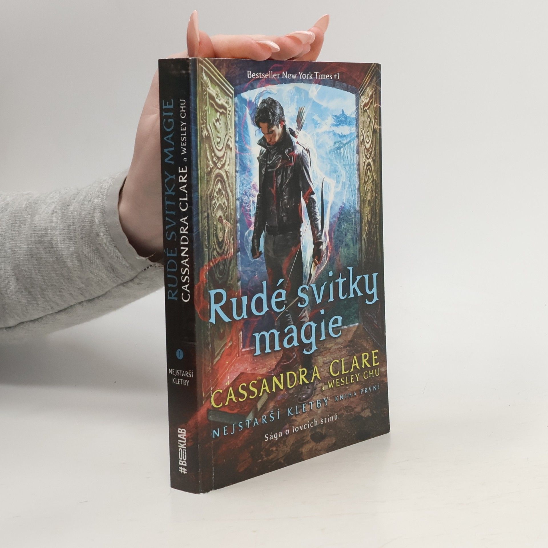 Cassandra Clare Nejstarší kletby. Kniha první, Rudé svitky magie