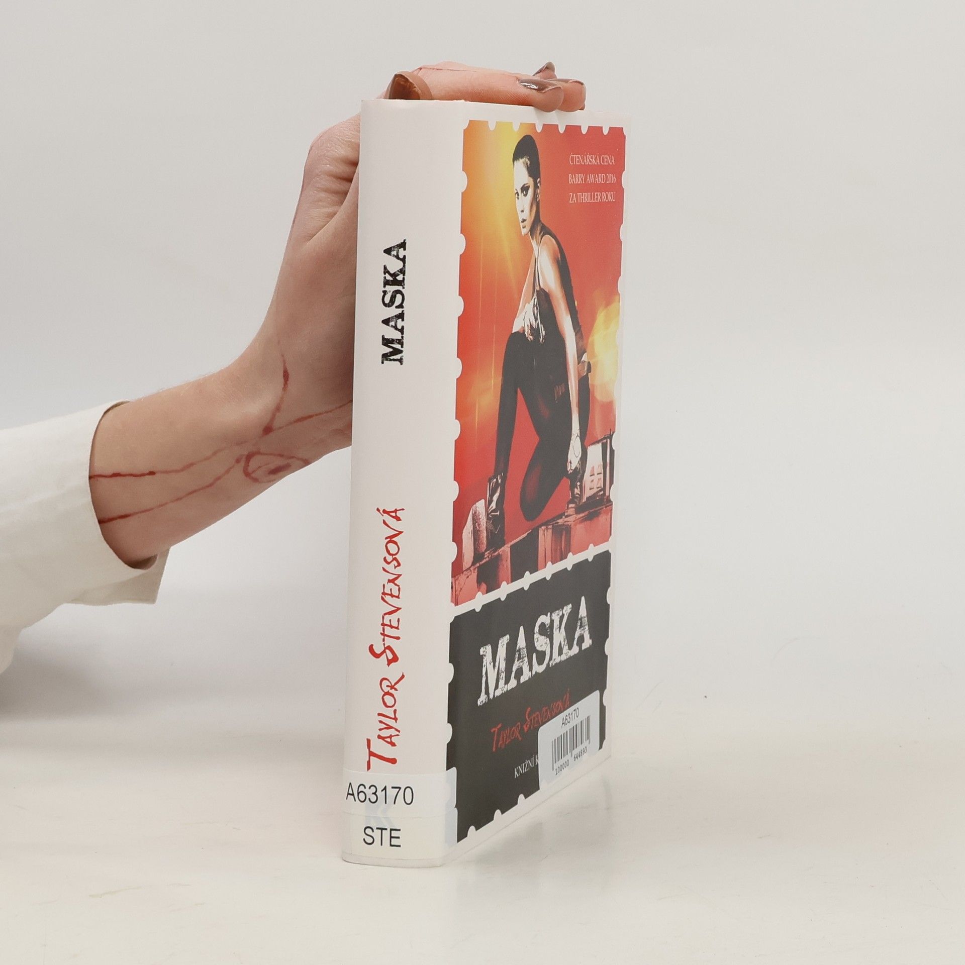 Taylor Stevens Maska