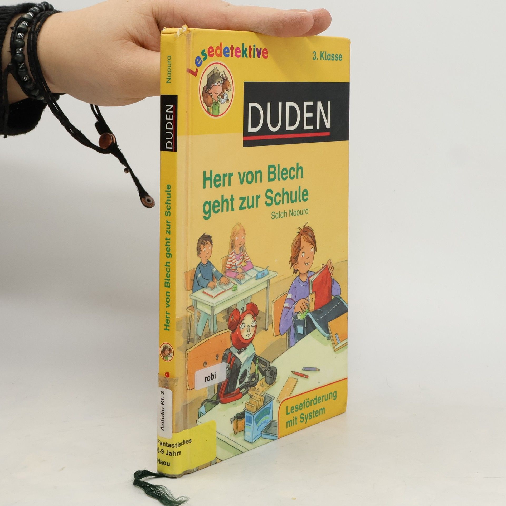 Salah Naoura Herr von Blech geht zur Schule