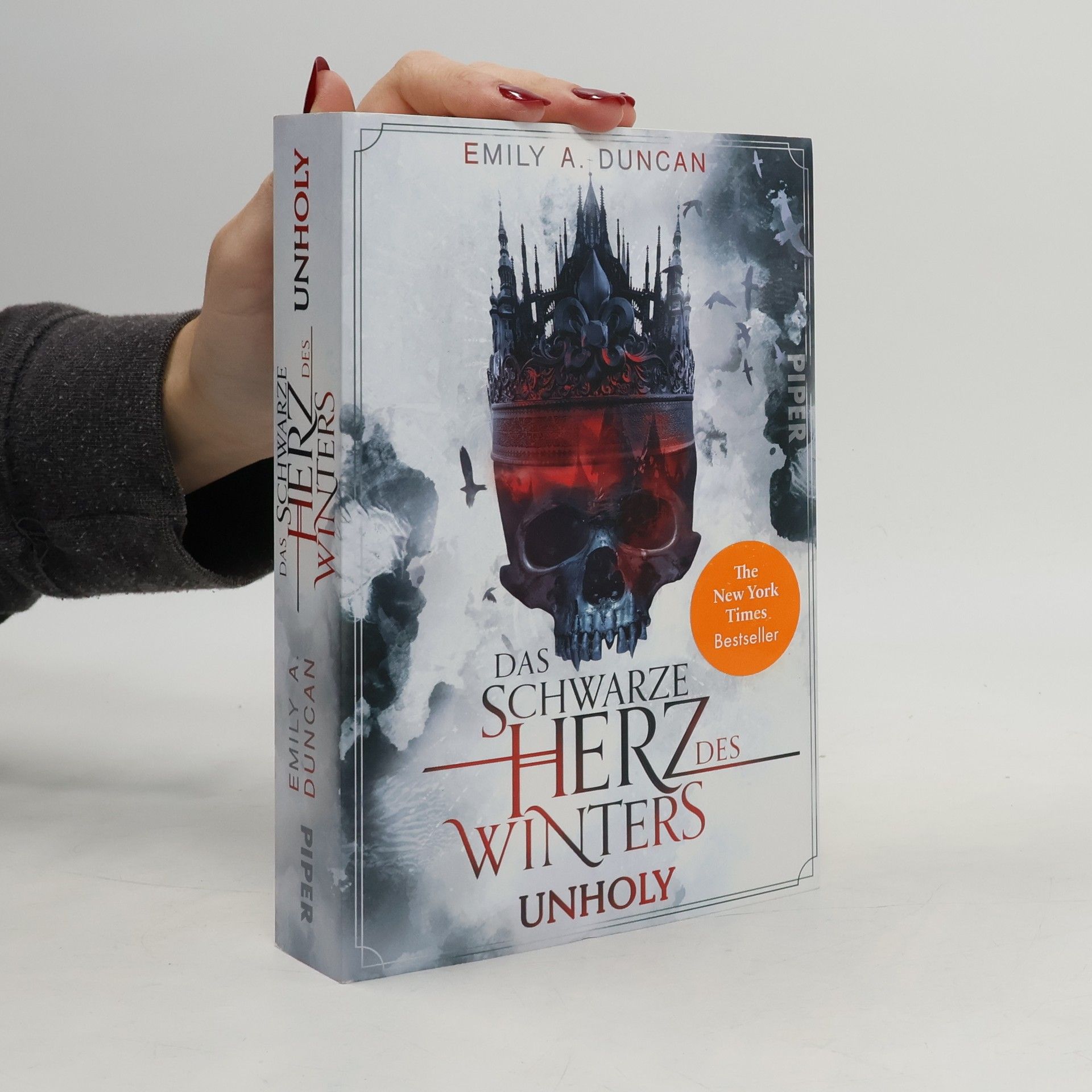 Emily A. Duncan Das schwarze Herz des Winters. Unholy