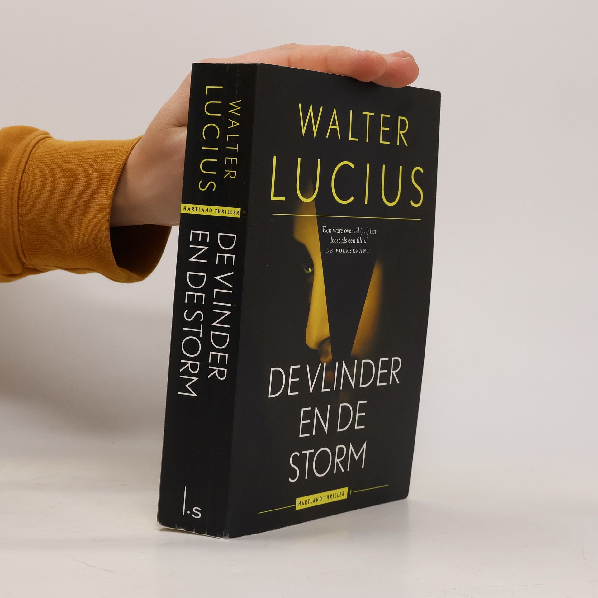 Hartland Thriller - 1: De Vlinder en de Storm