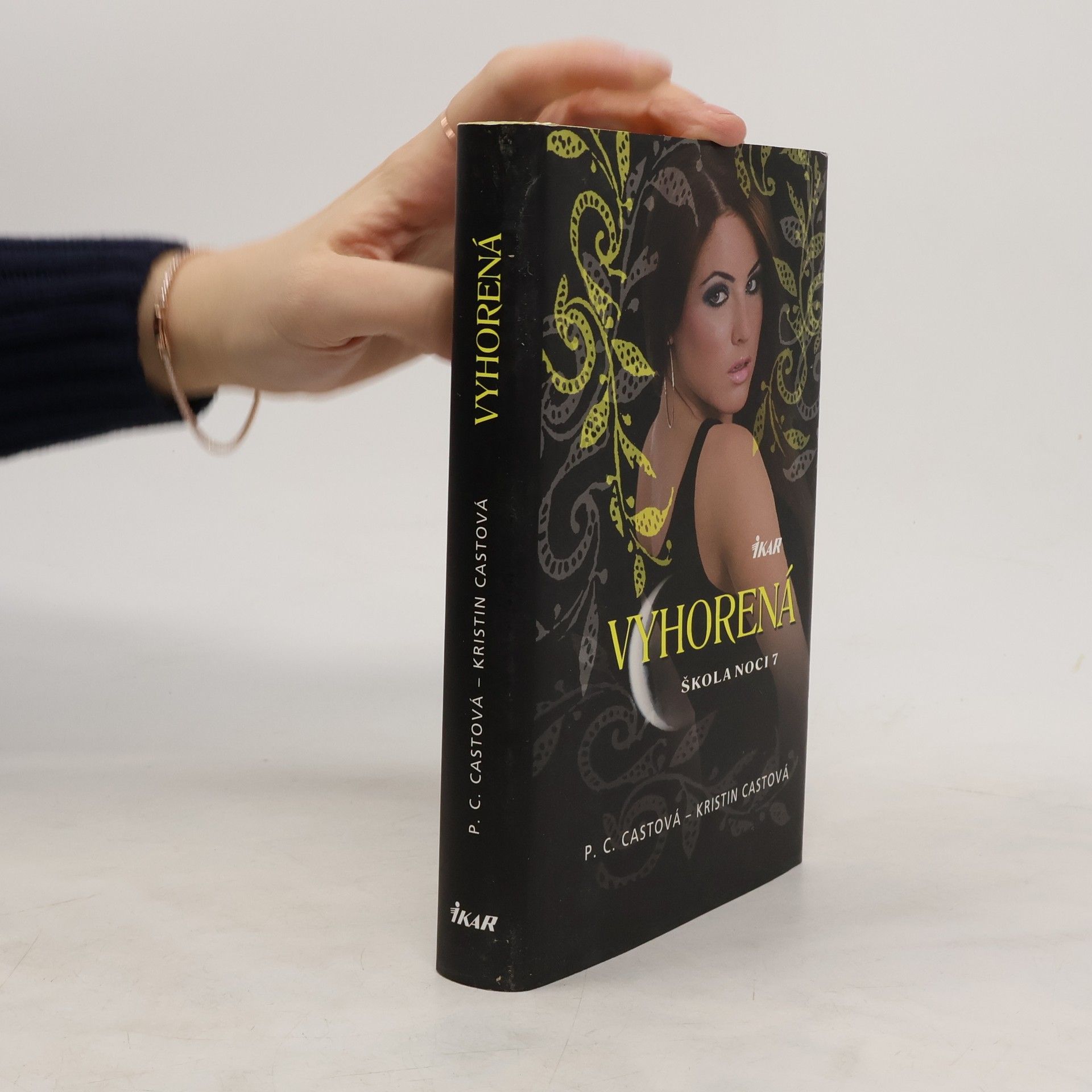 Phyllis Christine Cast Vyhorená