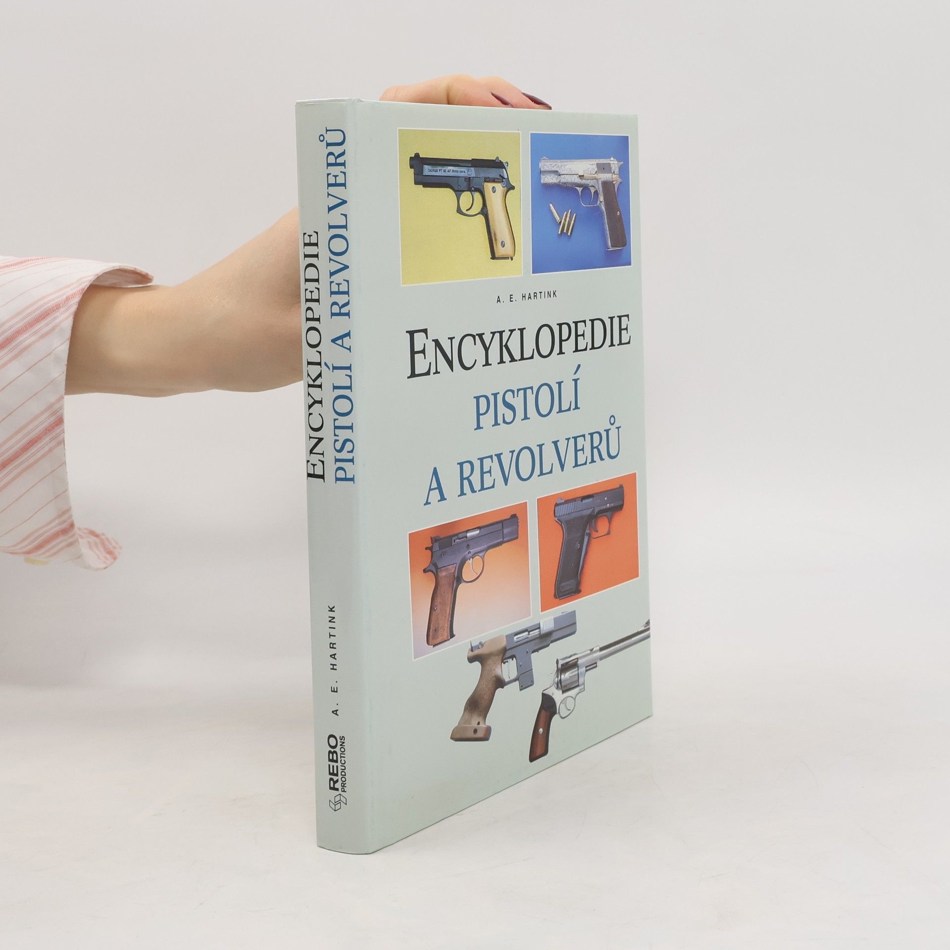 A. E. Hartink Encyklopedie pistolí a revolverů