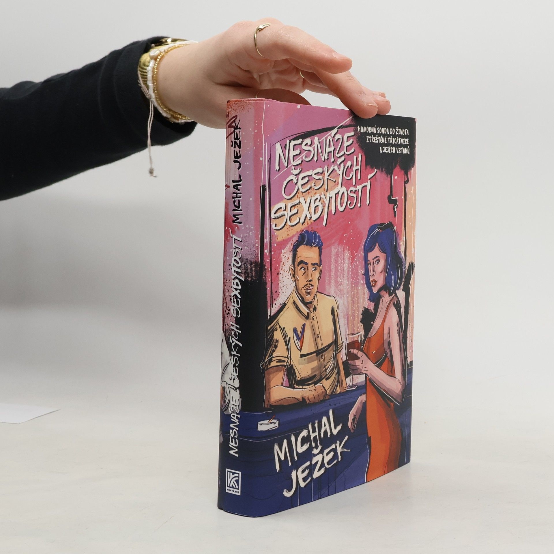 Nesnáze českých sexbytostí: humorná sonda do života ztřeštěné třicátnice a jejích vztahů