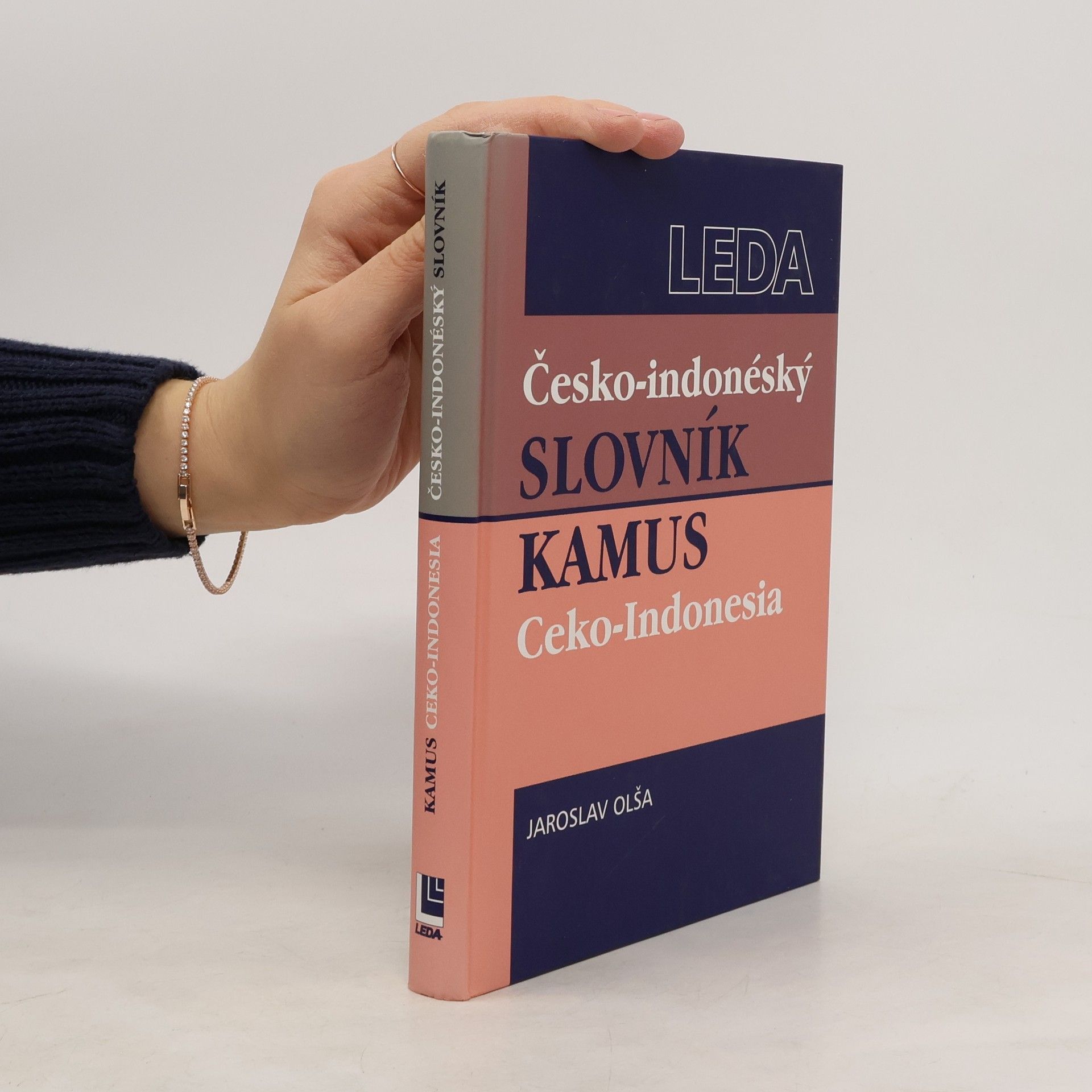 Jaroslav jr. Olša Česko-indonéský slovník. Kamus Ceko-Indonesia