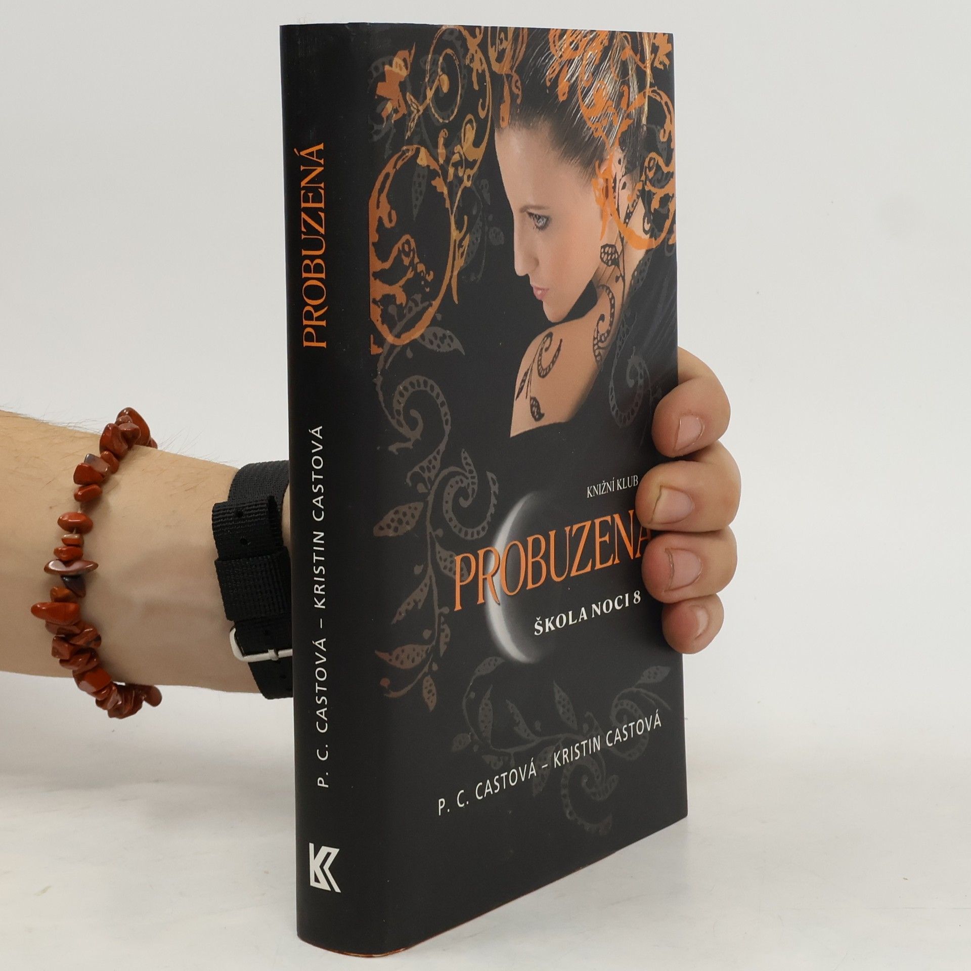 Phyllis Christine Cast Škola noci. 8, Probuzená