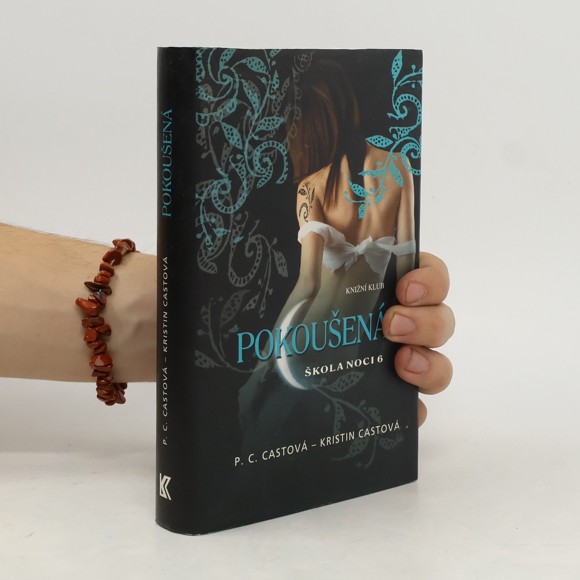 Phyllis Christine Cast Škola noci. 6, Pokoušená