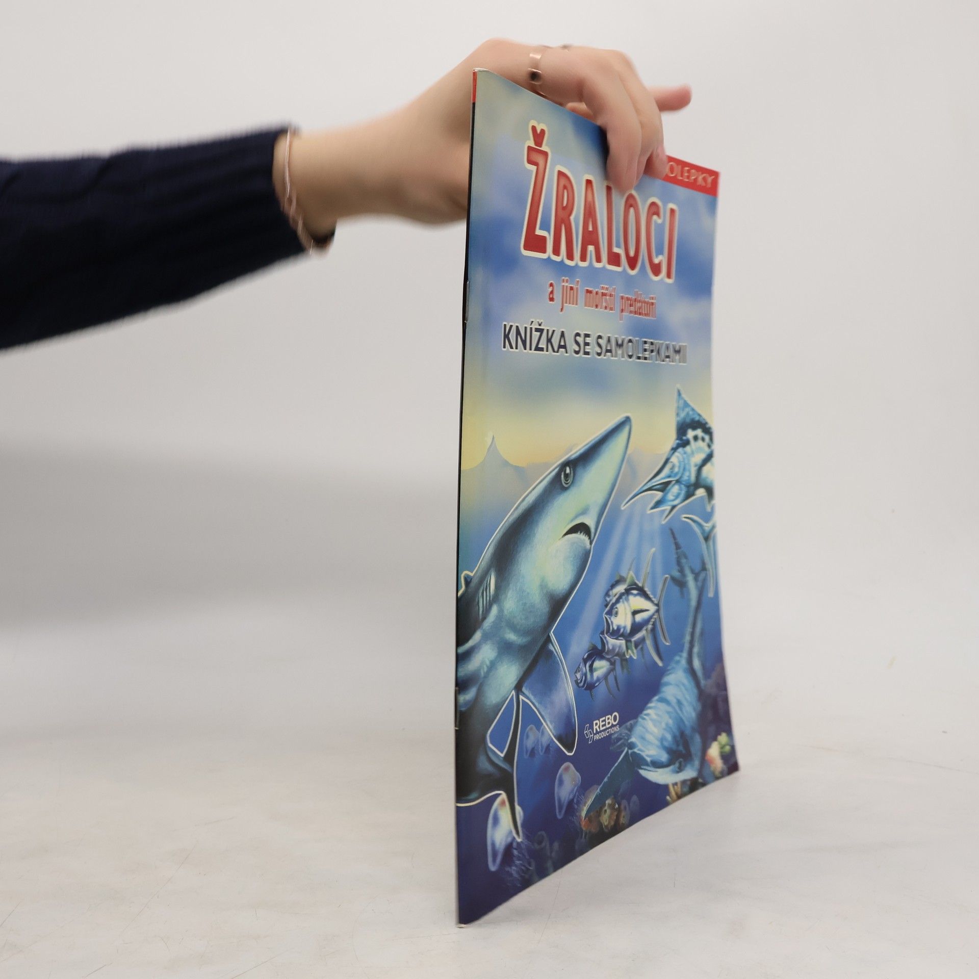 Auteurscollectief Žraloci a jiní mořští predátoři. Knížka se samolepkami