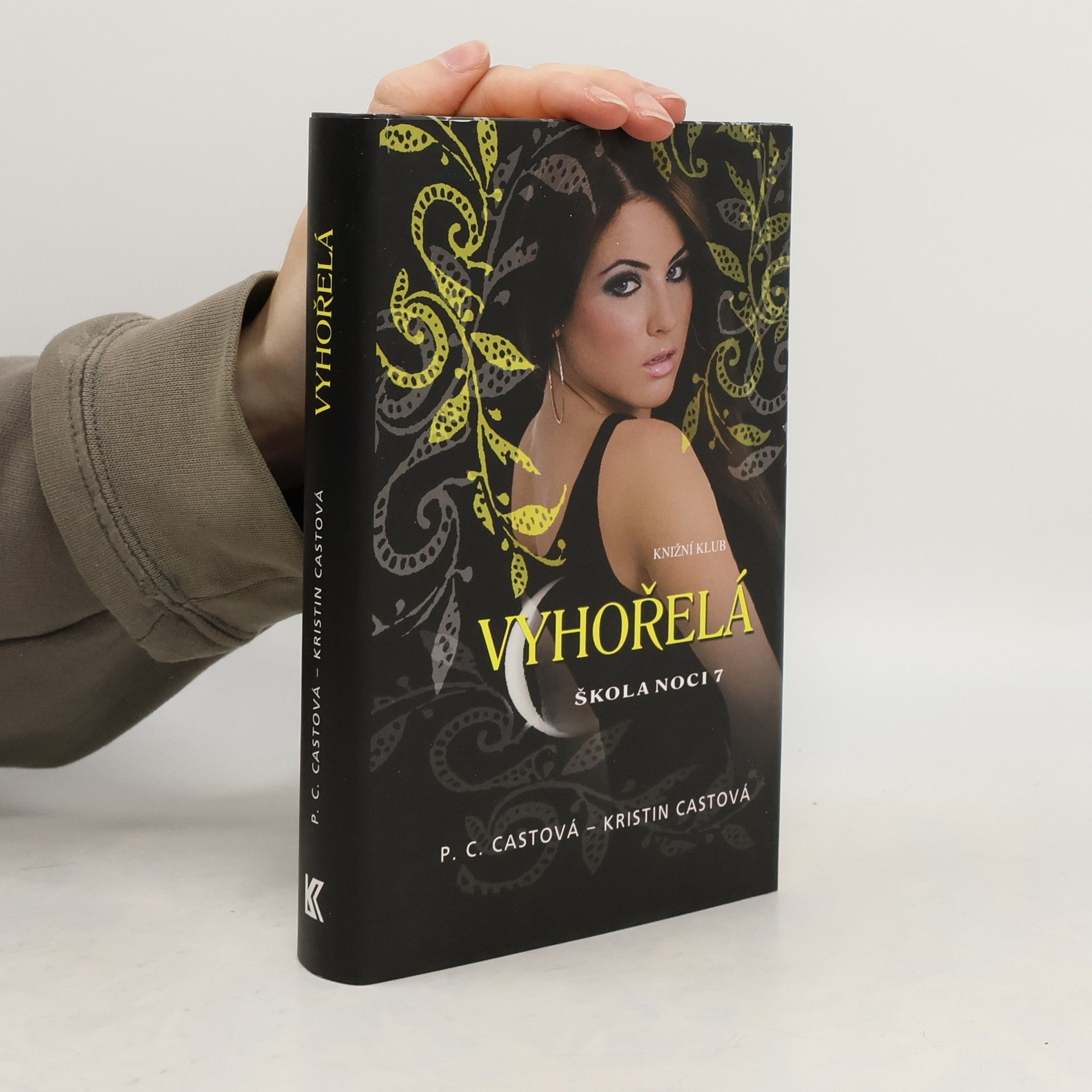 Phyllis Christine Cast Škola noci 7. Vyhořelá