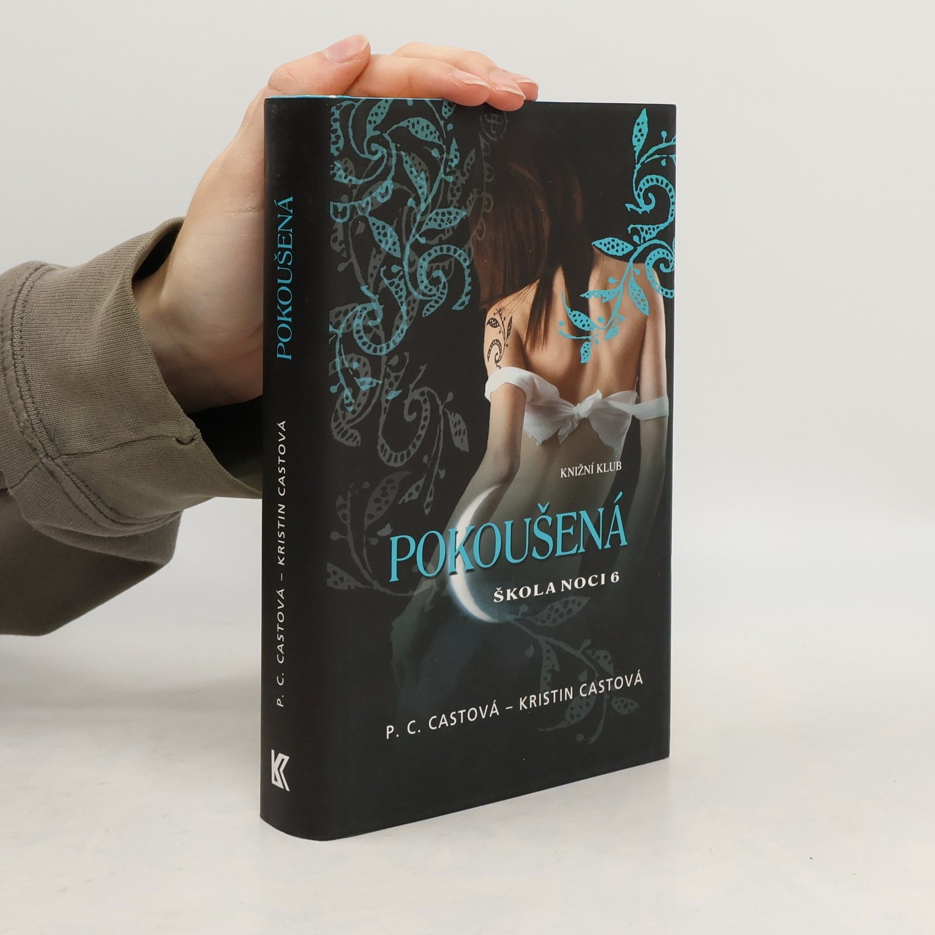 P. C. Cast Škola noci. 6, Pokoušená