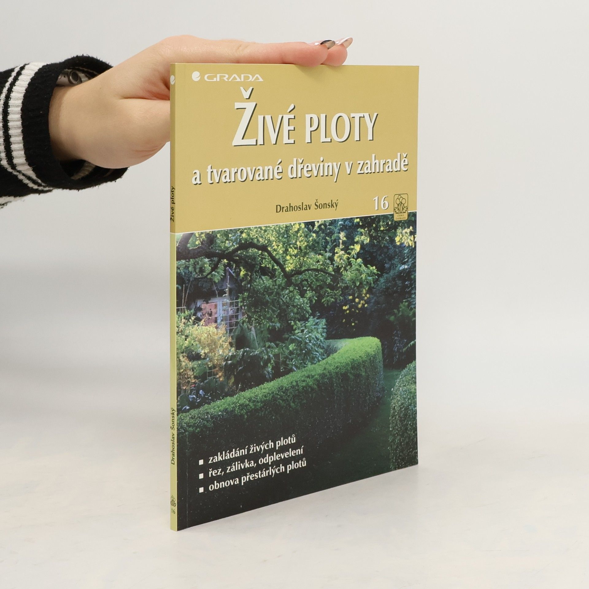 Drahoslav Šonský Živé ploty a tvarované dřeviny v zahradě