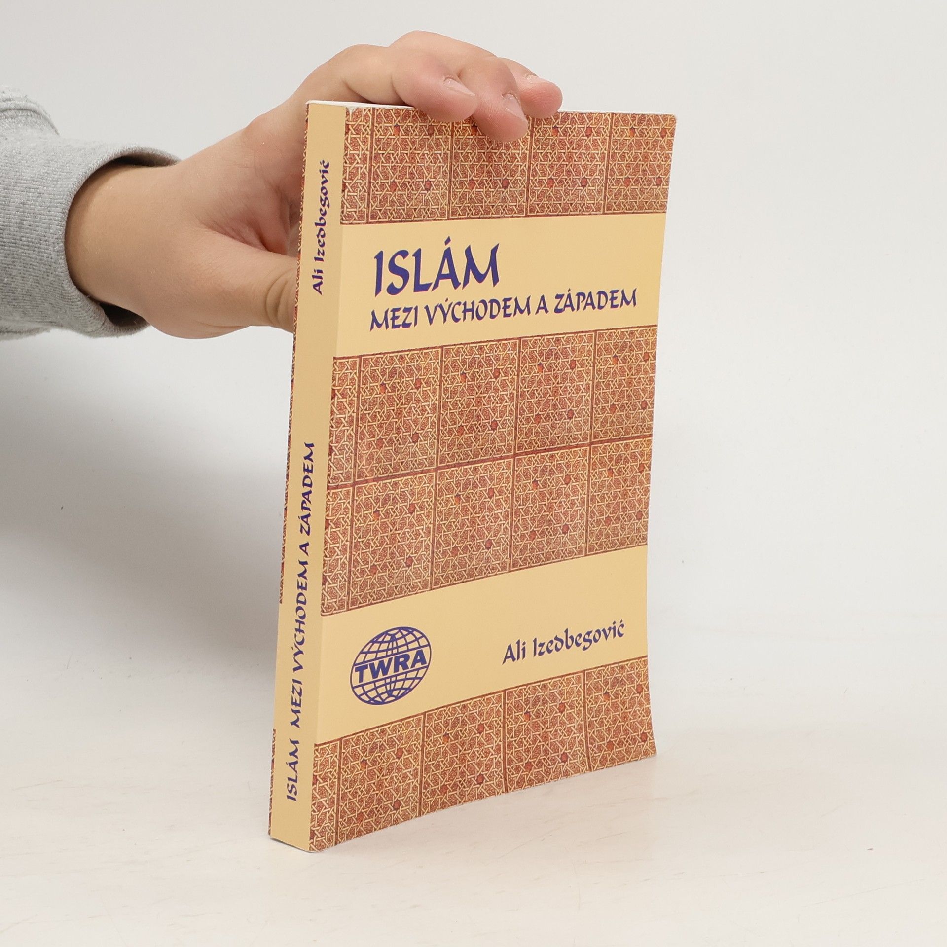 Alija Izetbegović Islám mezi Východem a Západem