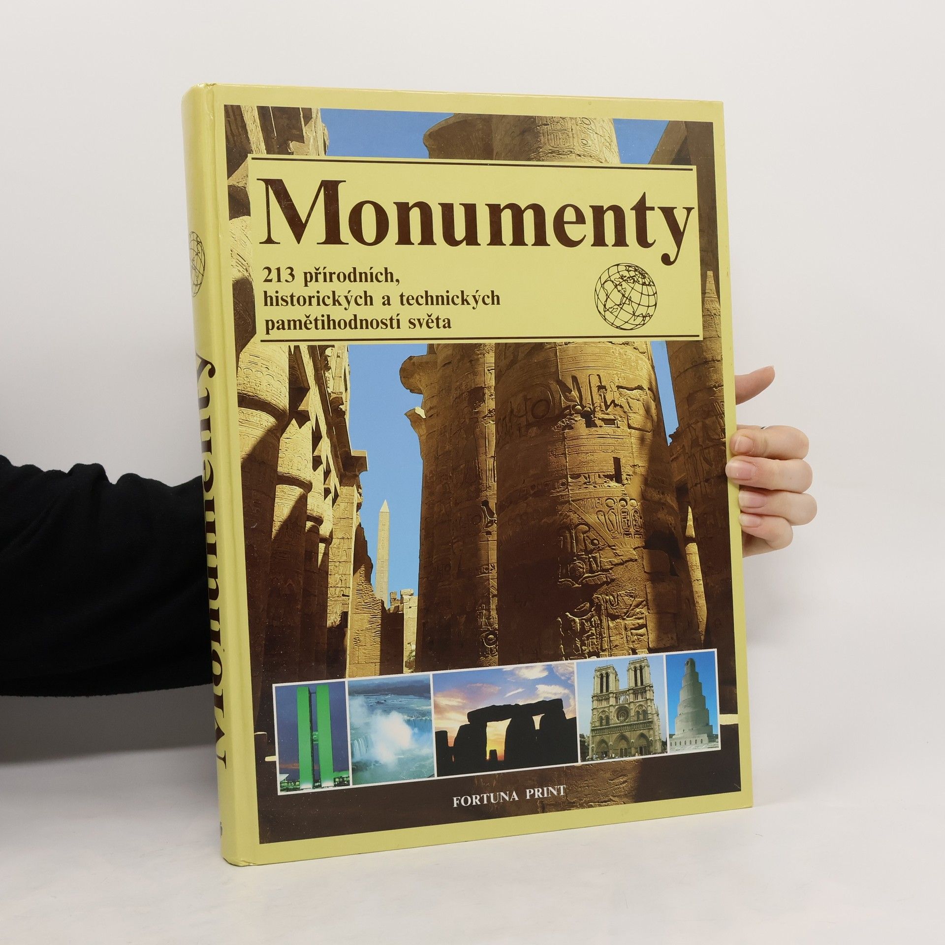 Autorenkollektiv Monumenty