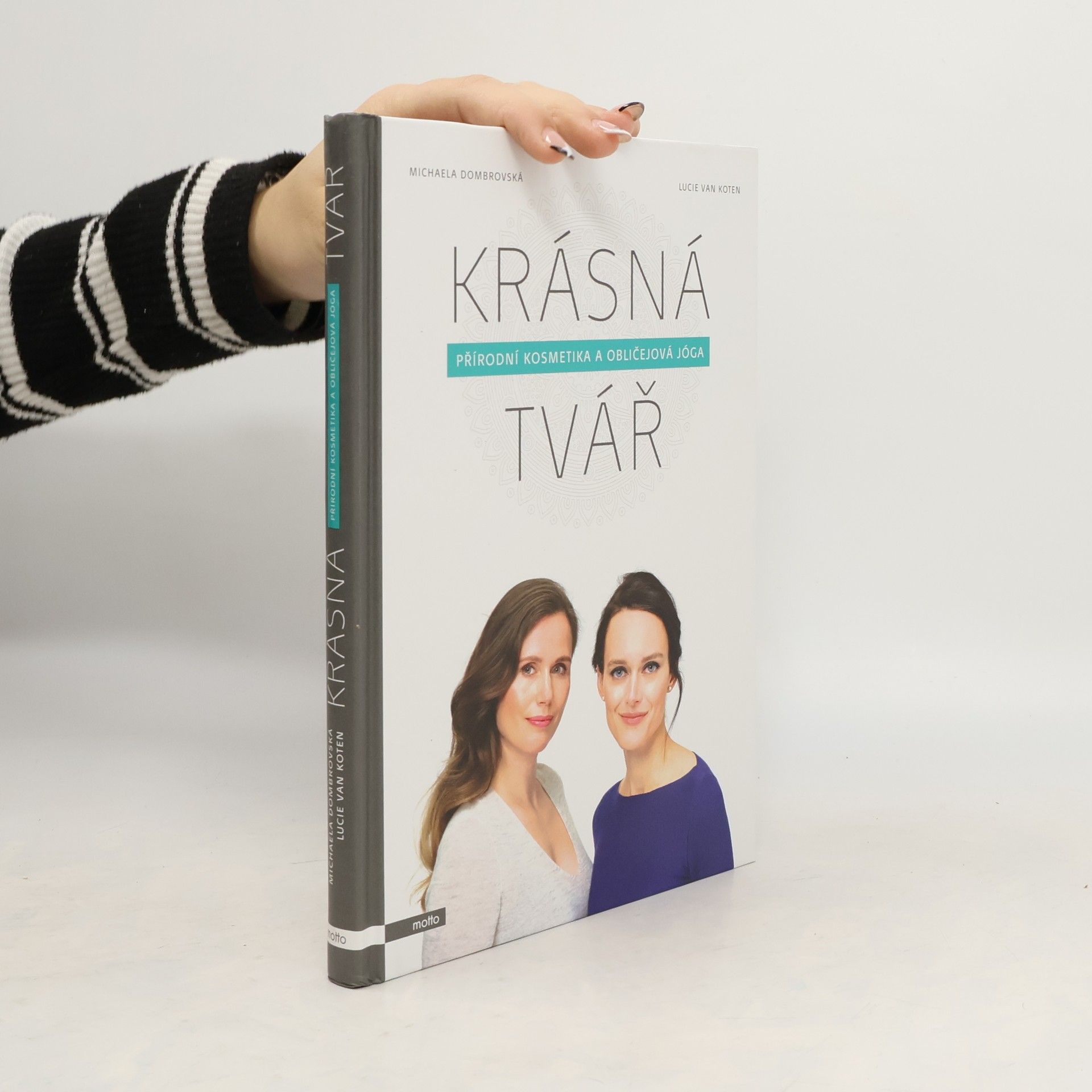 Michaela Dombrovská Krásná tvář : přírodní kosmetika a obličejová jóga
