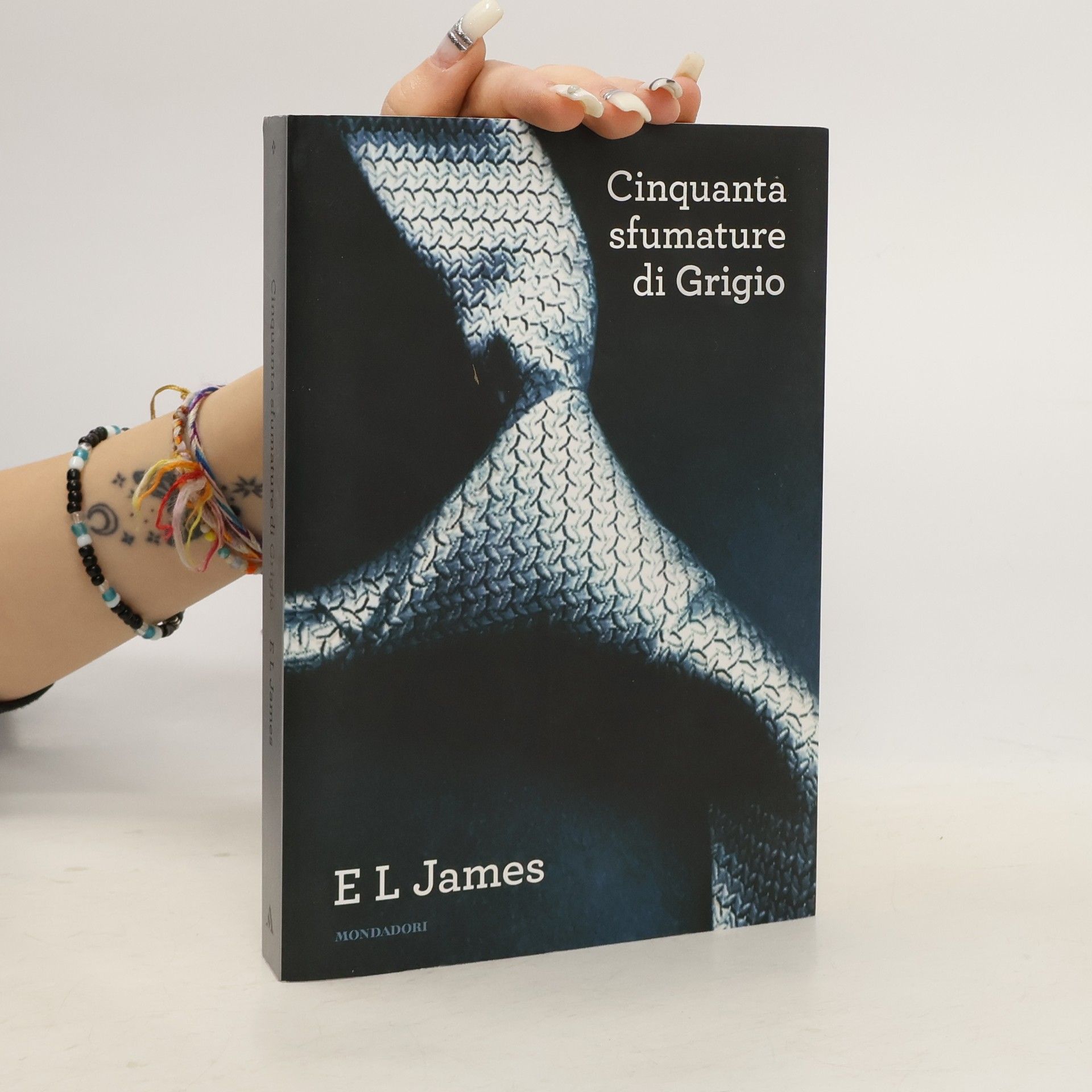 E. L. James Cinquanta sfumature di Grigio 1. Cinquanta sfumature di Grigio