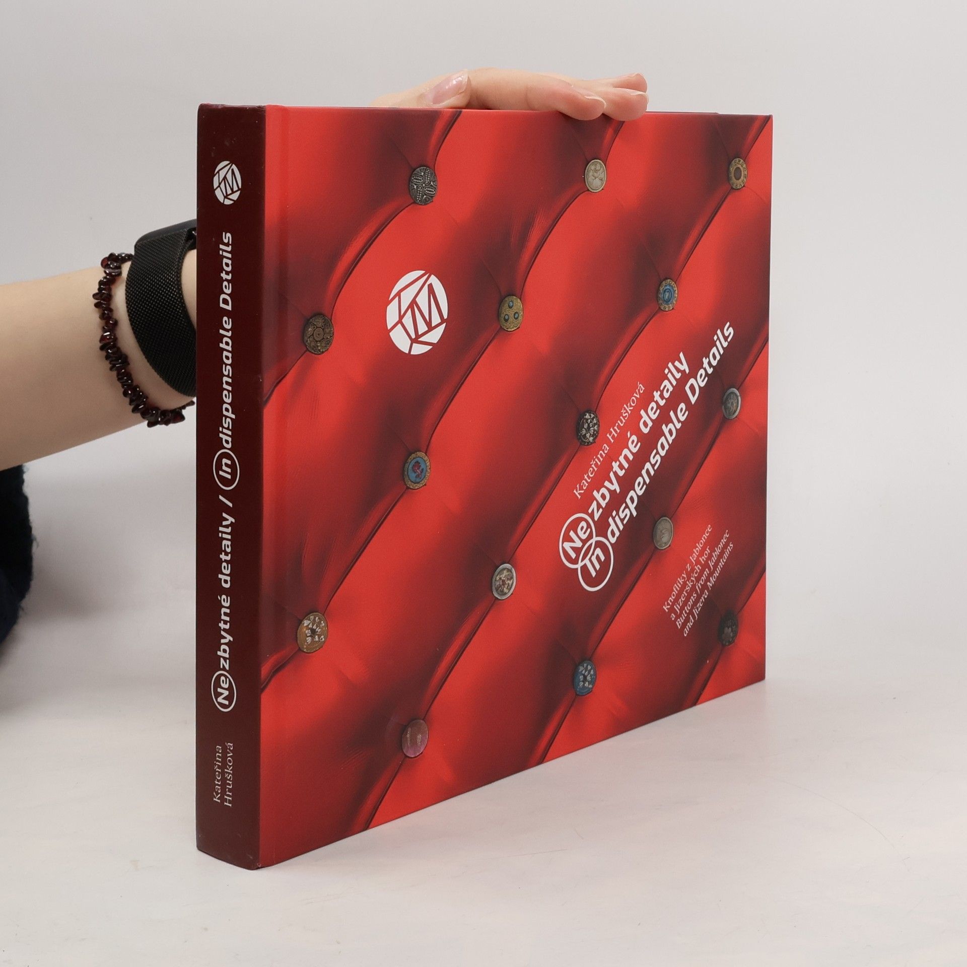 Nezbytné detaily. Indispensable details