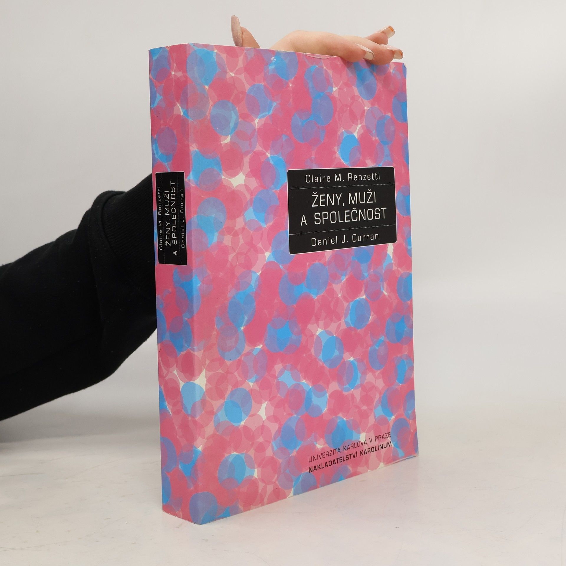 Ženy, muži a společnost