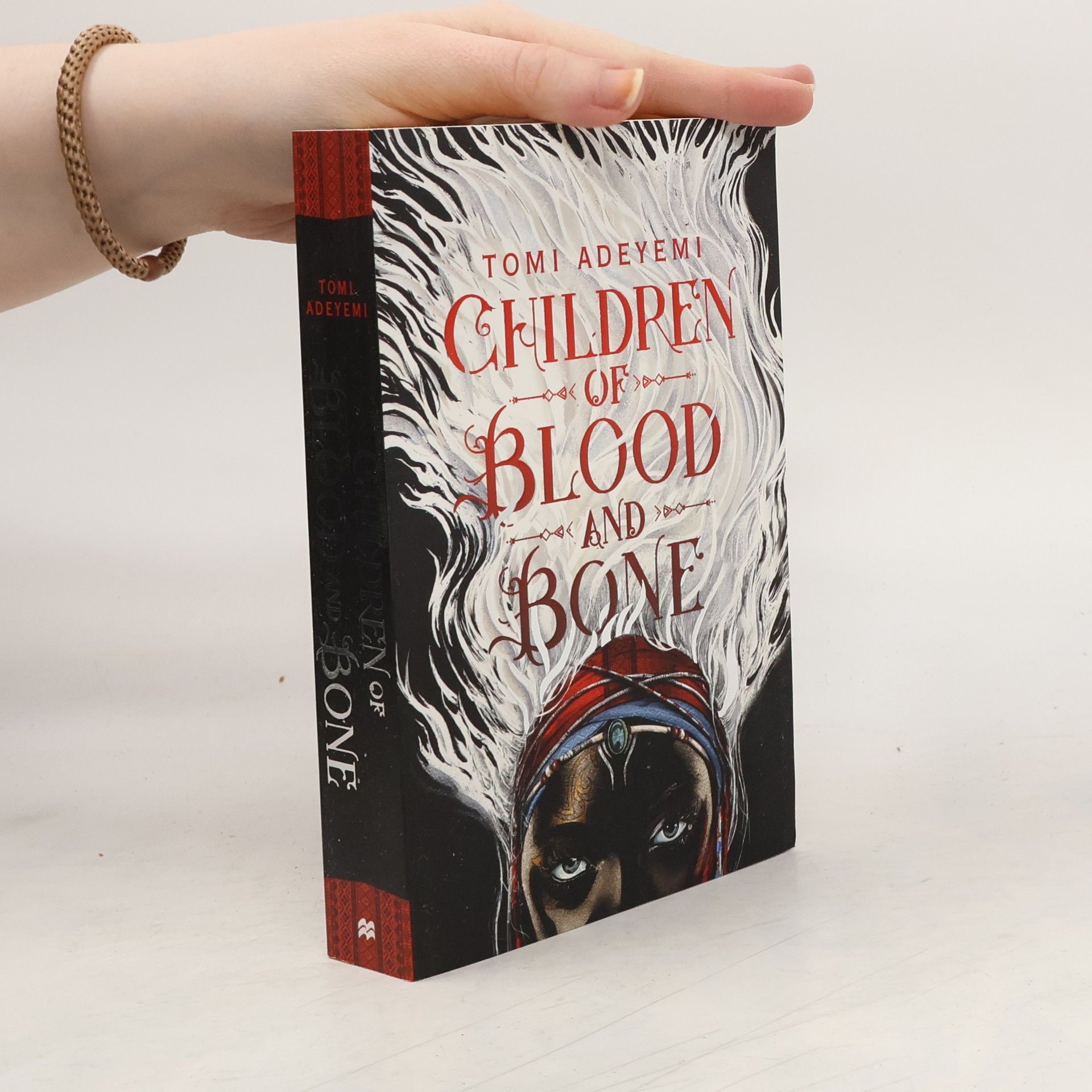 Tomi Adeyemi Children of blood and bone