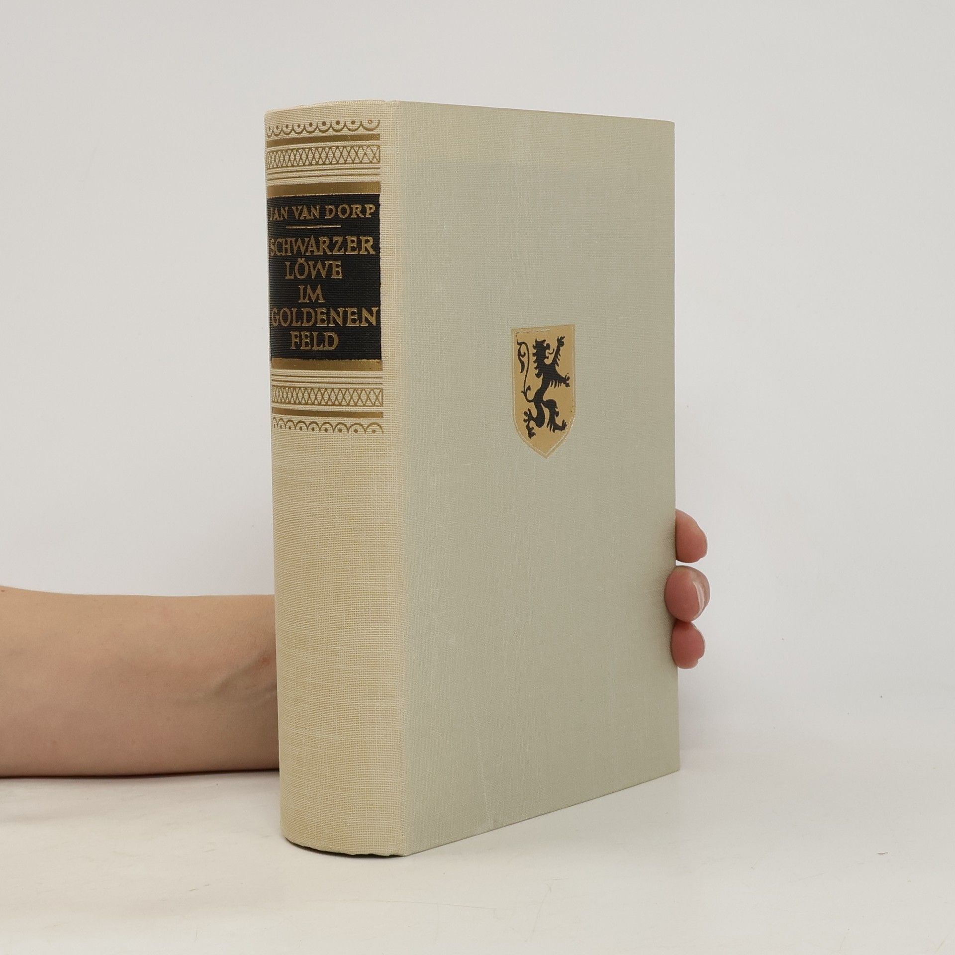 Schwarzer Löwe im goldenen Feld