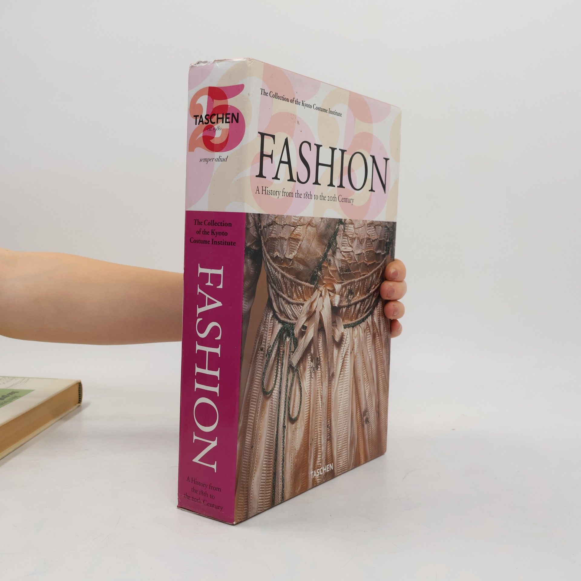 Tamami Suoh Taschen - 25: Fashion