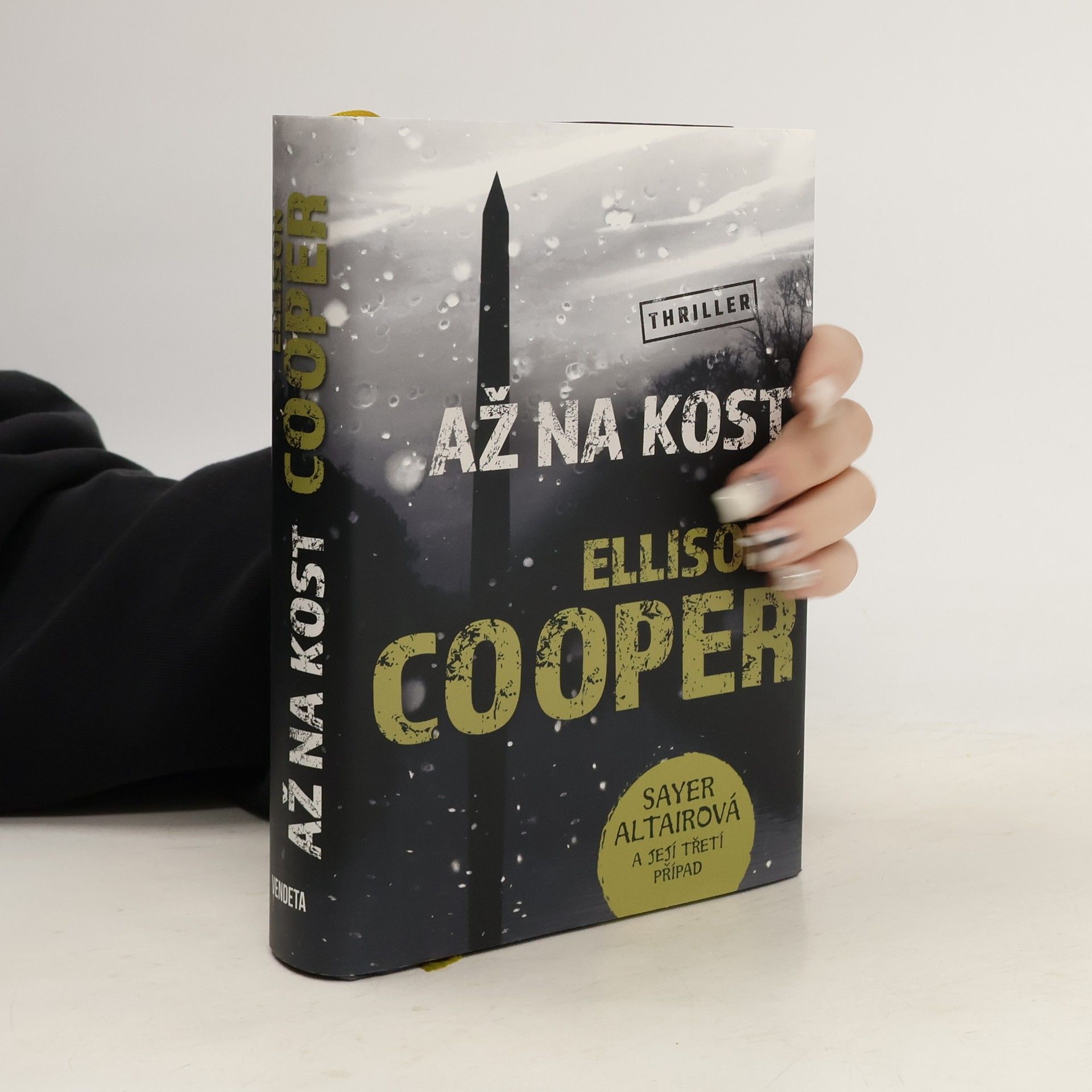Ellison Cooper Až na kost