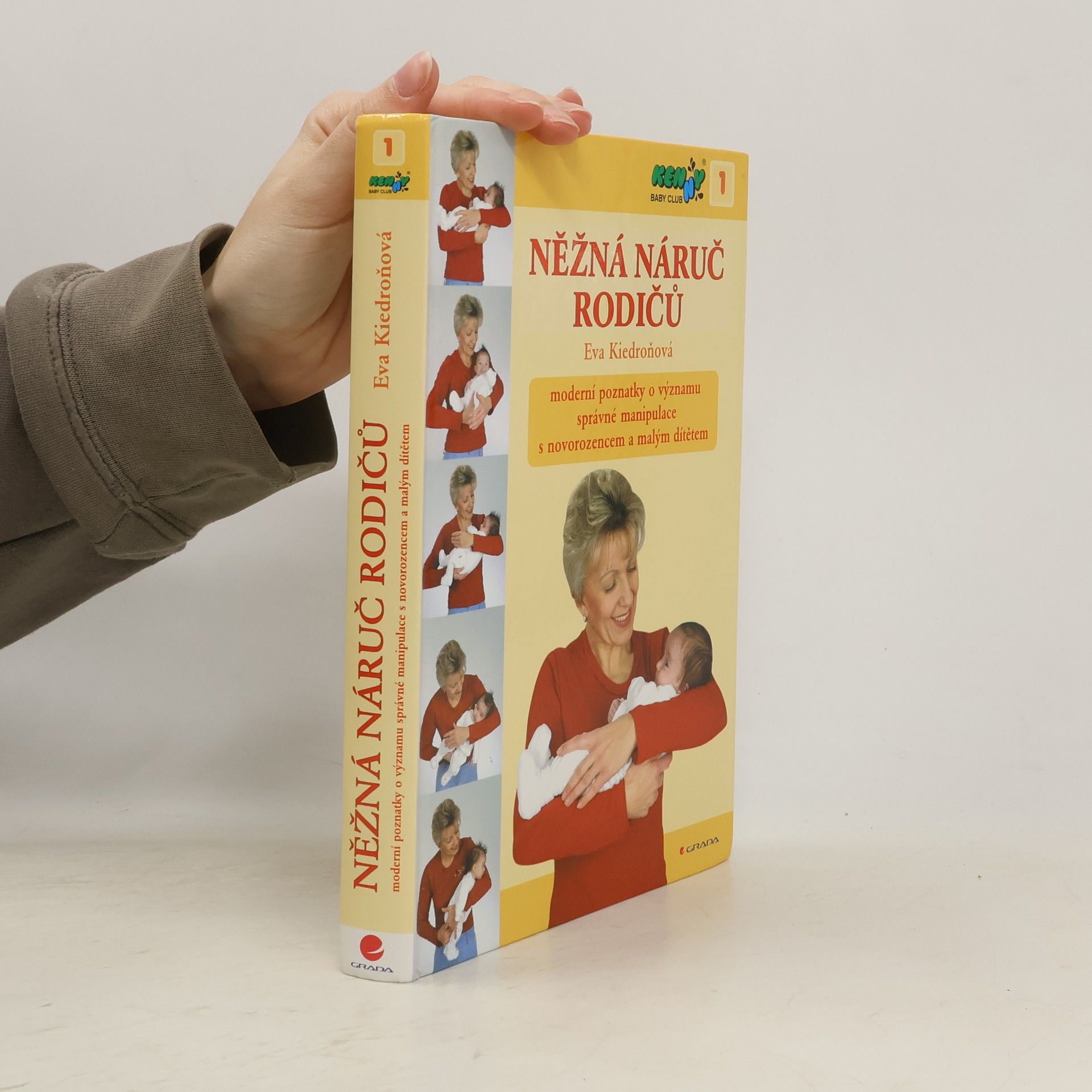 Něžná náruč rodičů