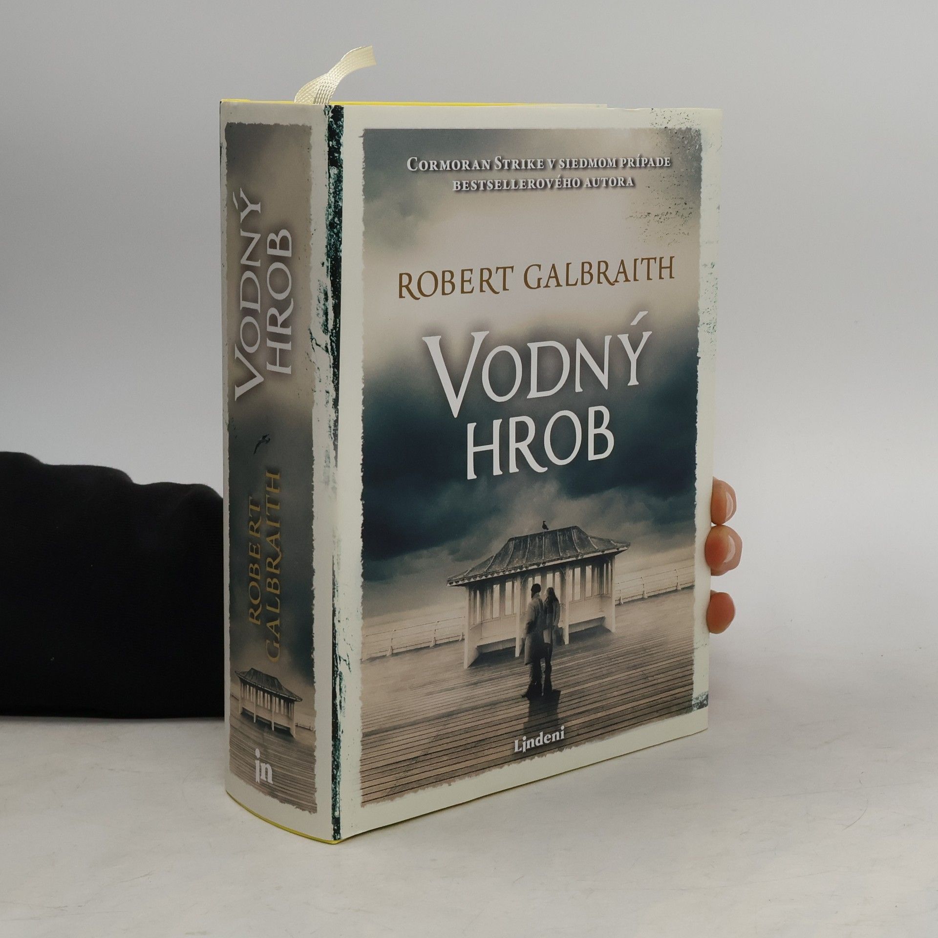 J. K. Rowling Vodný hrob