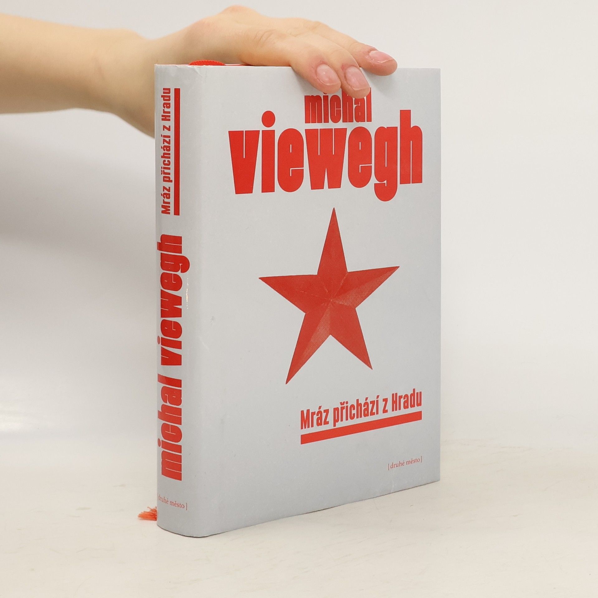 Michal Viewegh Mráz přichází z Hradu