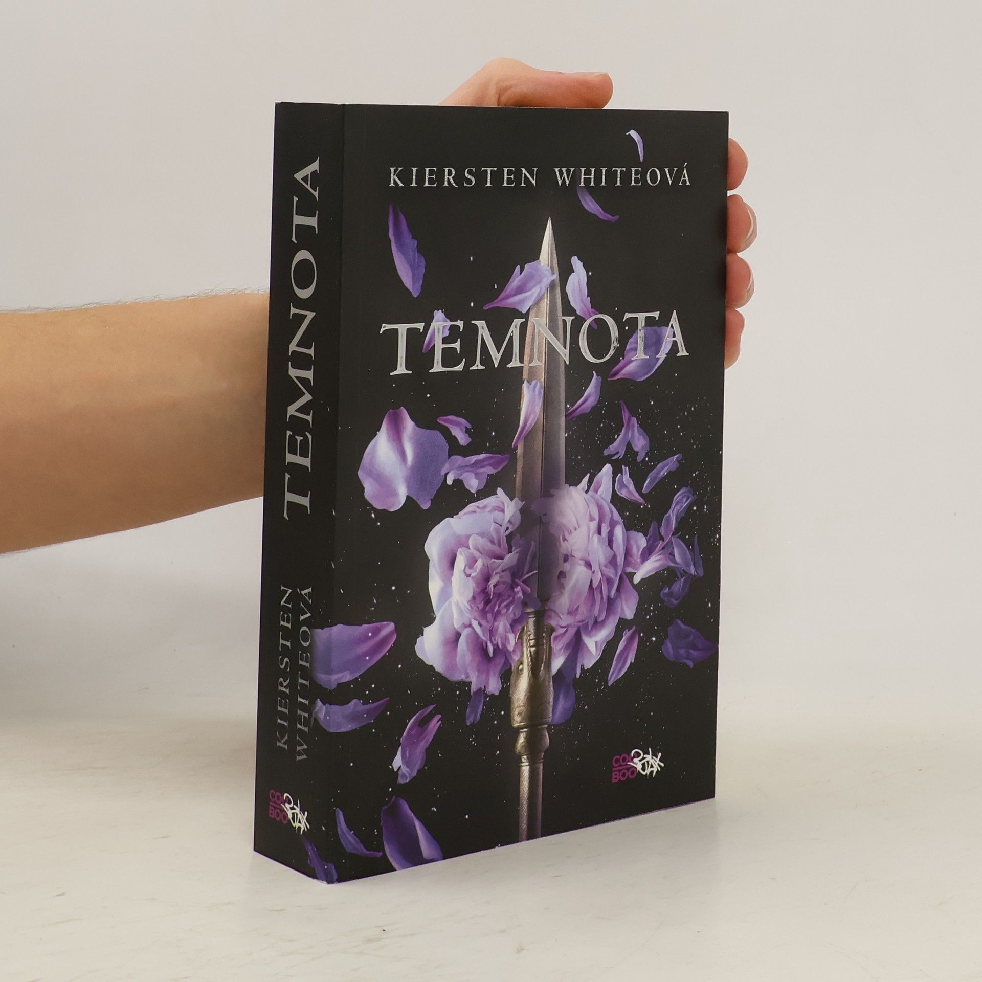 Kiersten White Temnota: Dobyvatelská sága 1