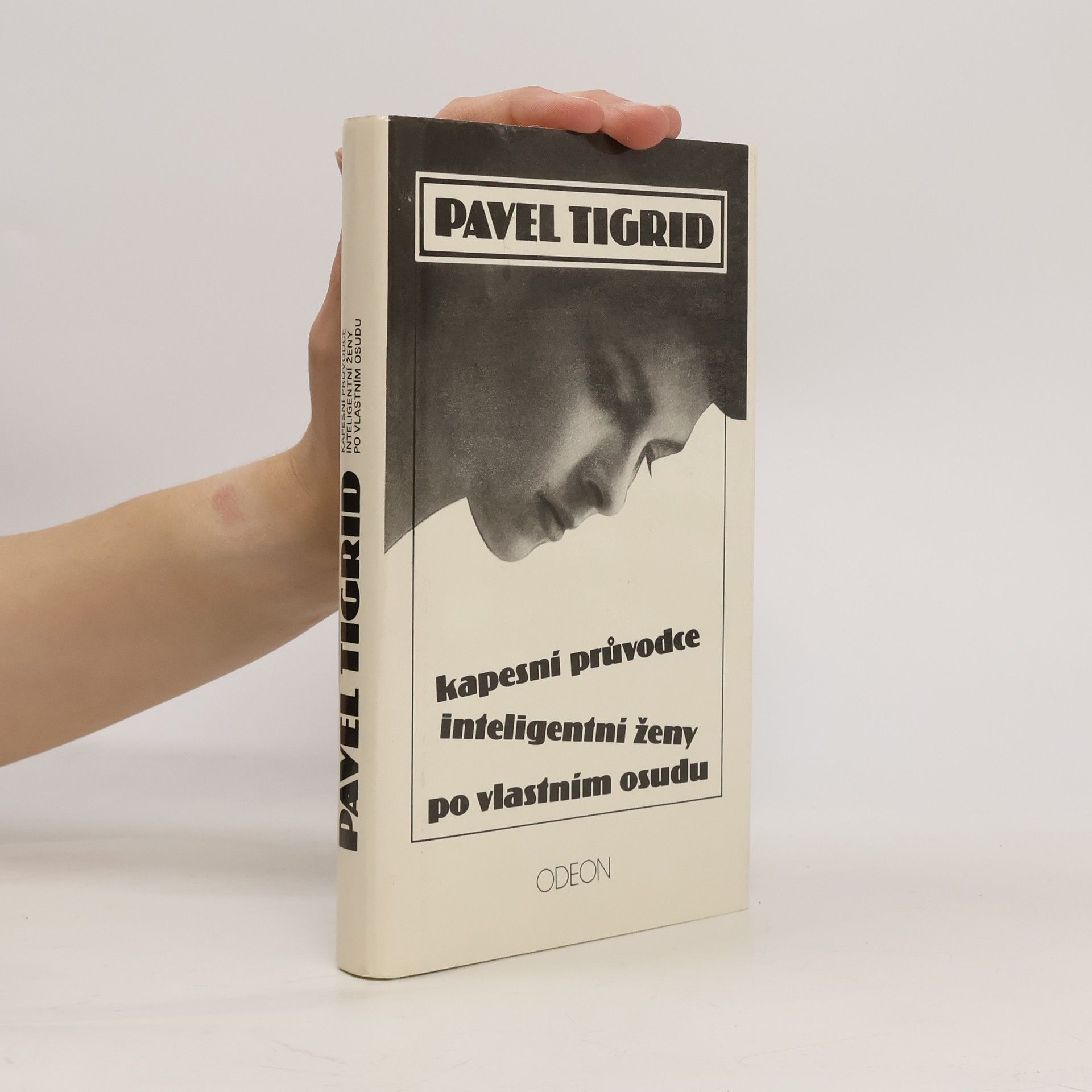 Kapesní průvodce inteligentní ženy po vlastním osudu