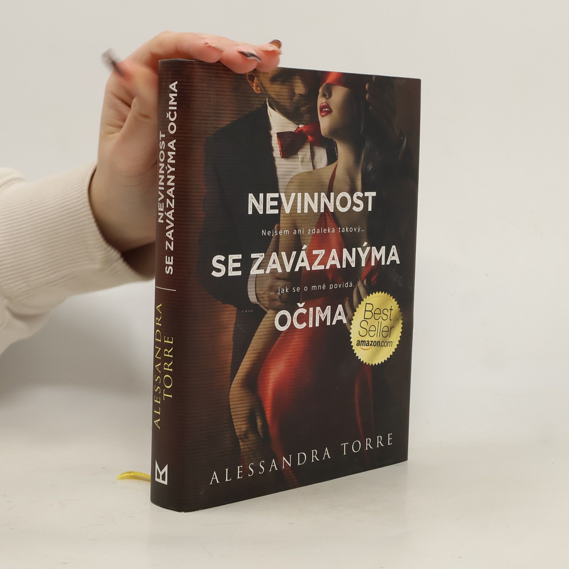 Alessandra Torre Nevinnost se závazanýma očima