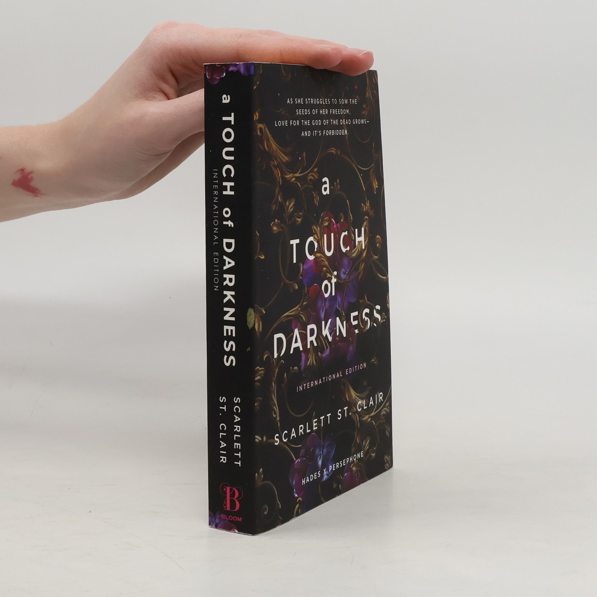 Scarlett St. Clair A Touch of Darkness