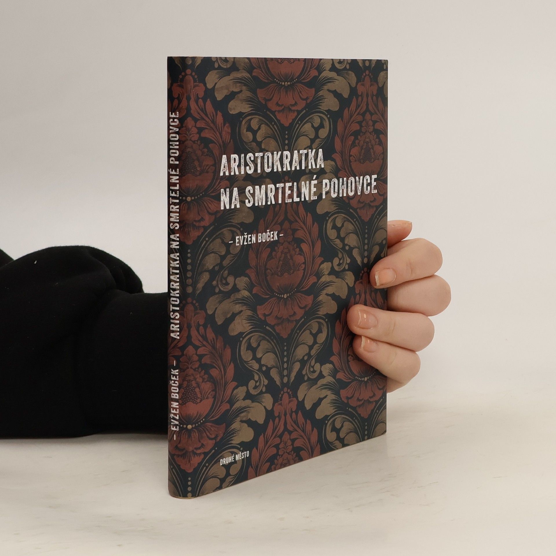 Aristokratka na smrtelné pohovce