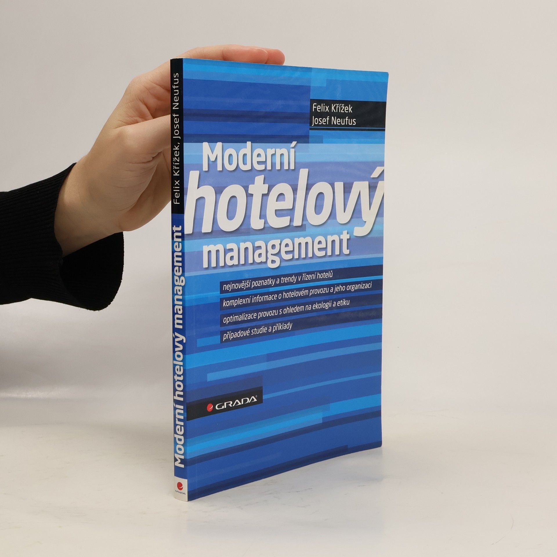 Felix Křížek Moderní hotelový management: Nejnovější poznatky a trendy v řízení hotelů : komplexní informace o hotelovém provozu a jeho organizaci: Optimalizace provozu s ohledem na ekologii a etiku: Případové studie a příklady