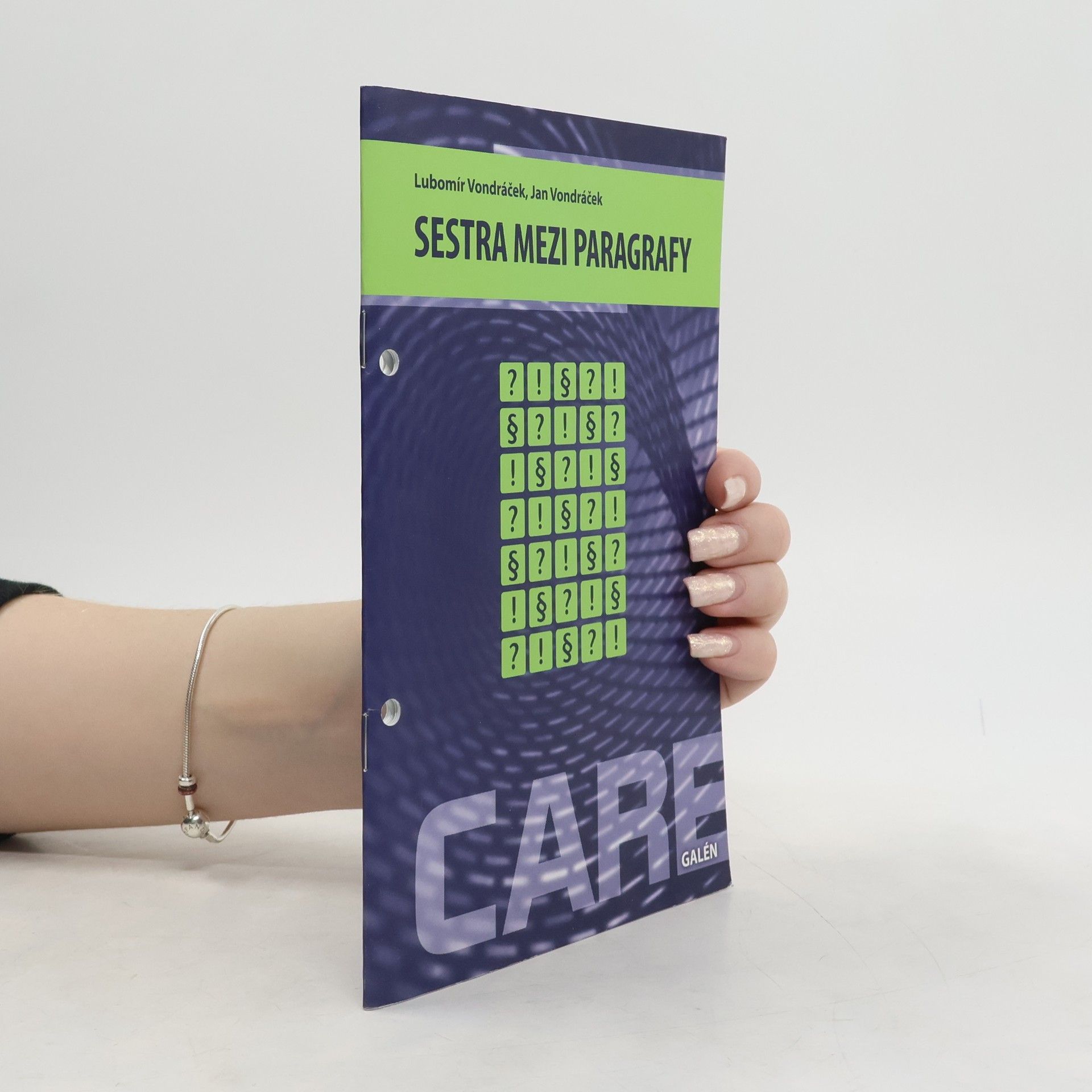 Sestra mezi paragrafy