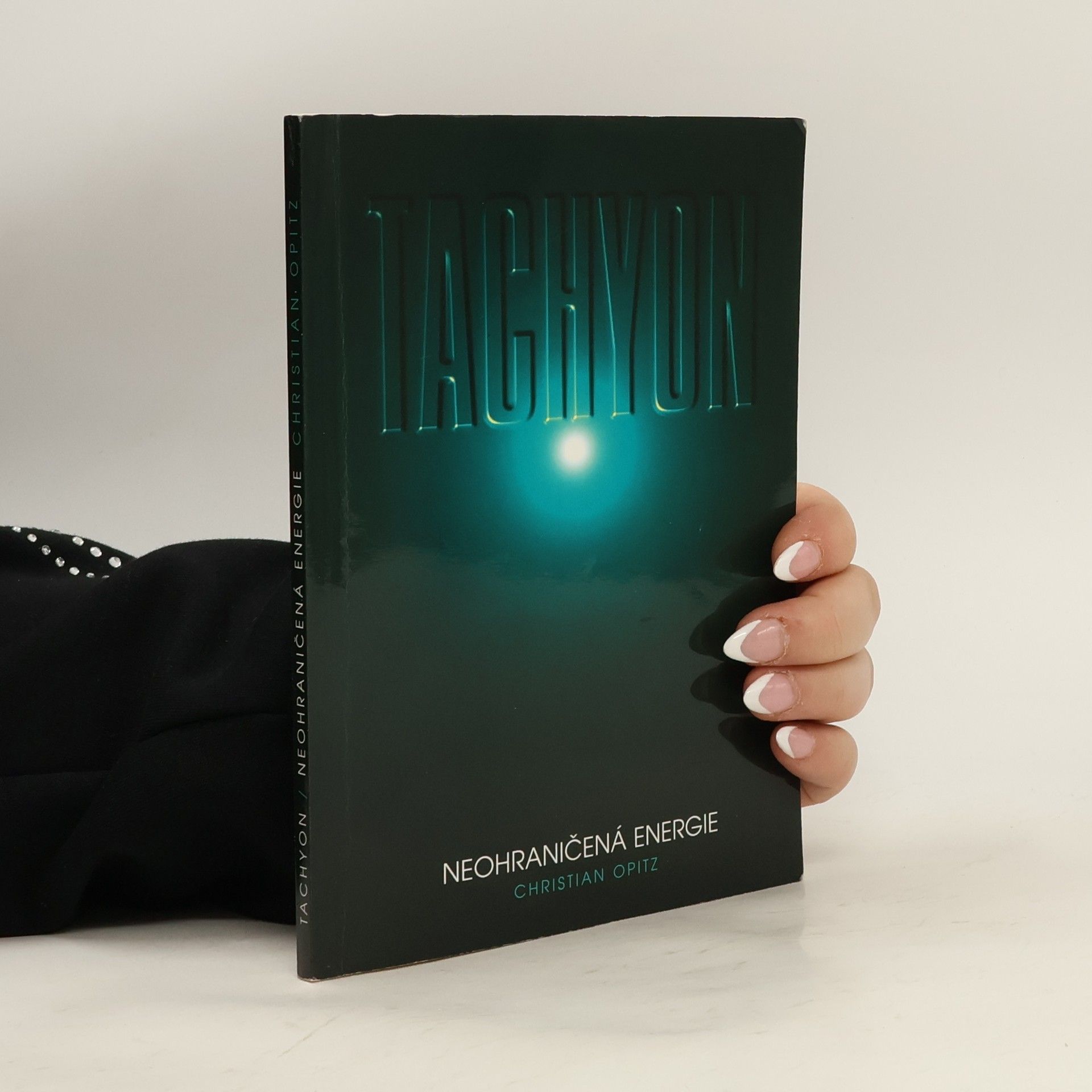 Tachyon. Neohraničená energie