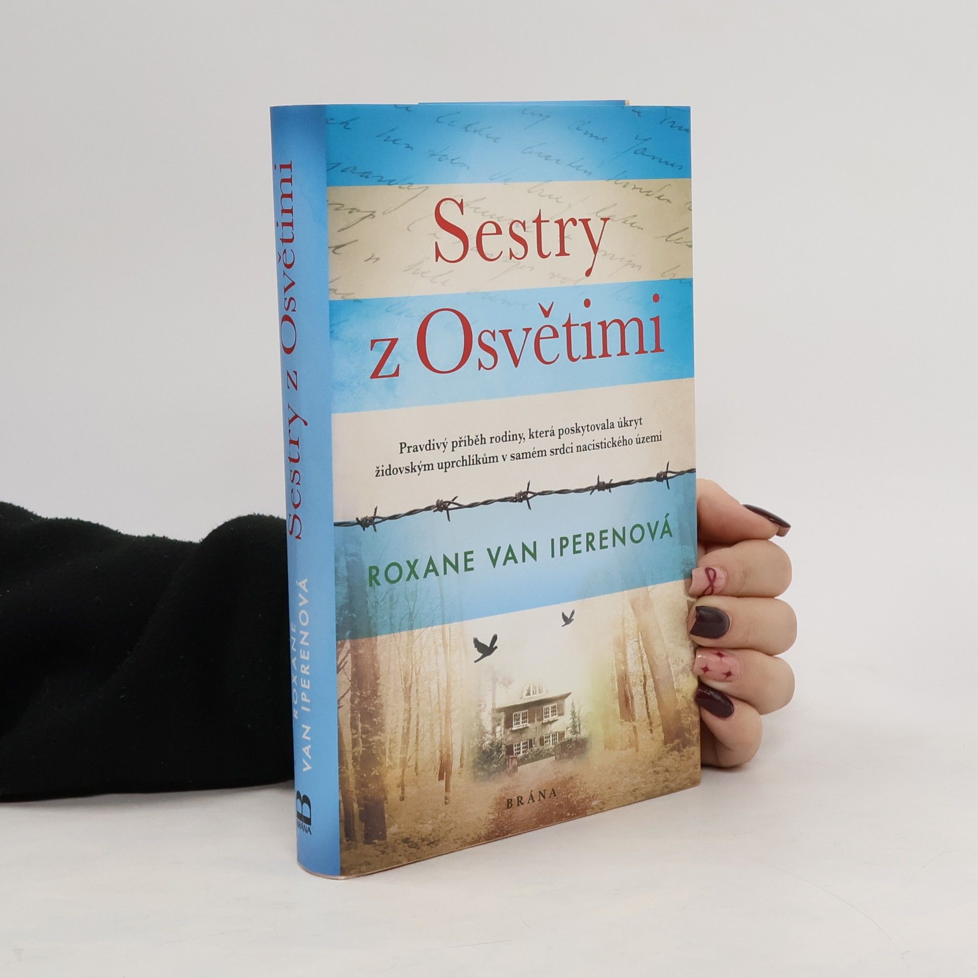 Roxane van Iperen Sestry z Osvětimi. Pravdivý příběh rodiny, která poskytovala úkryt židovským uprchlíkům v samém srdci nacistického území