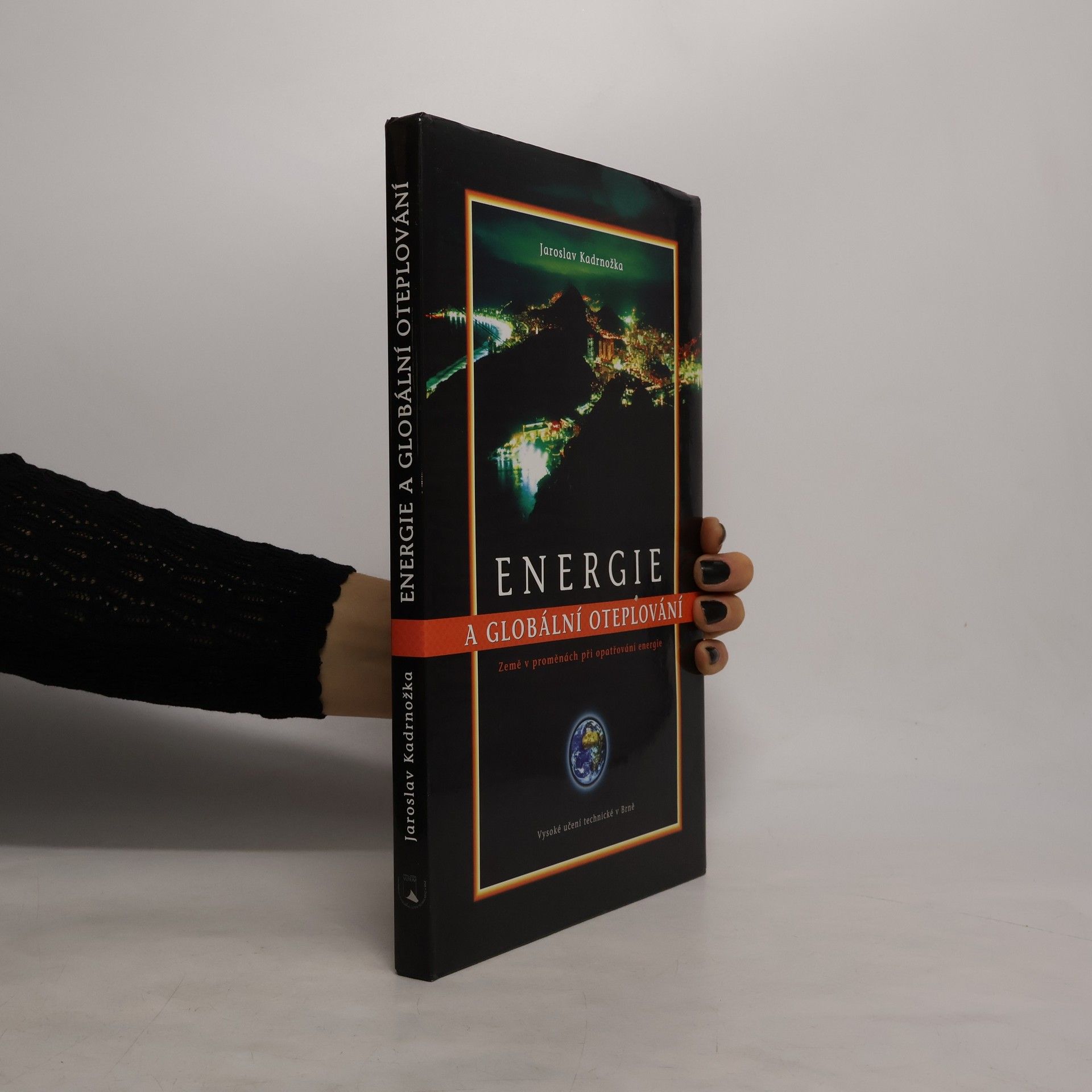 Jaroslav Kadrnožka Energie a globální oteplování : Země v proměnách při opatřování energie