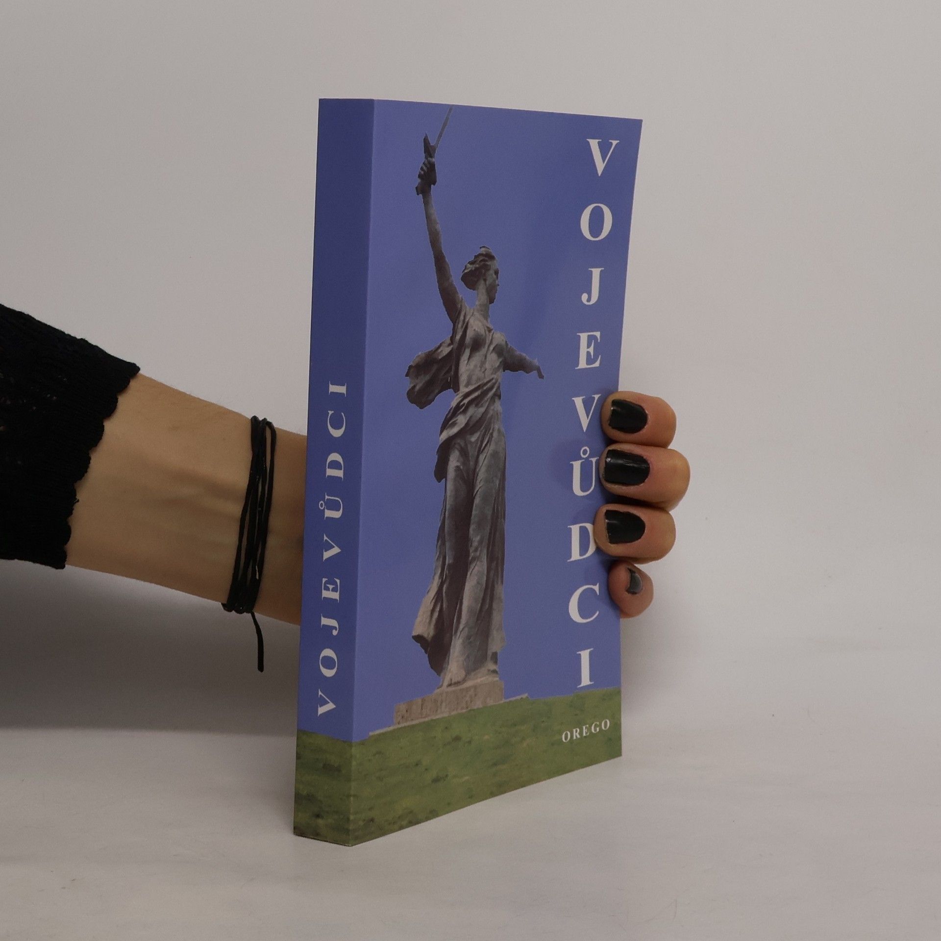 Jana Vrzalová Vojevůdci : Stalin, Žukov, Rokossovskij, Koněv, Šapošnikov, Vasilevskij, Kuzněcov, Malinovskij