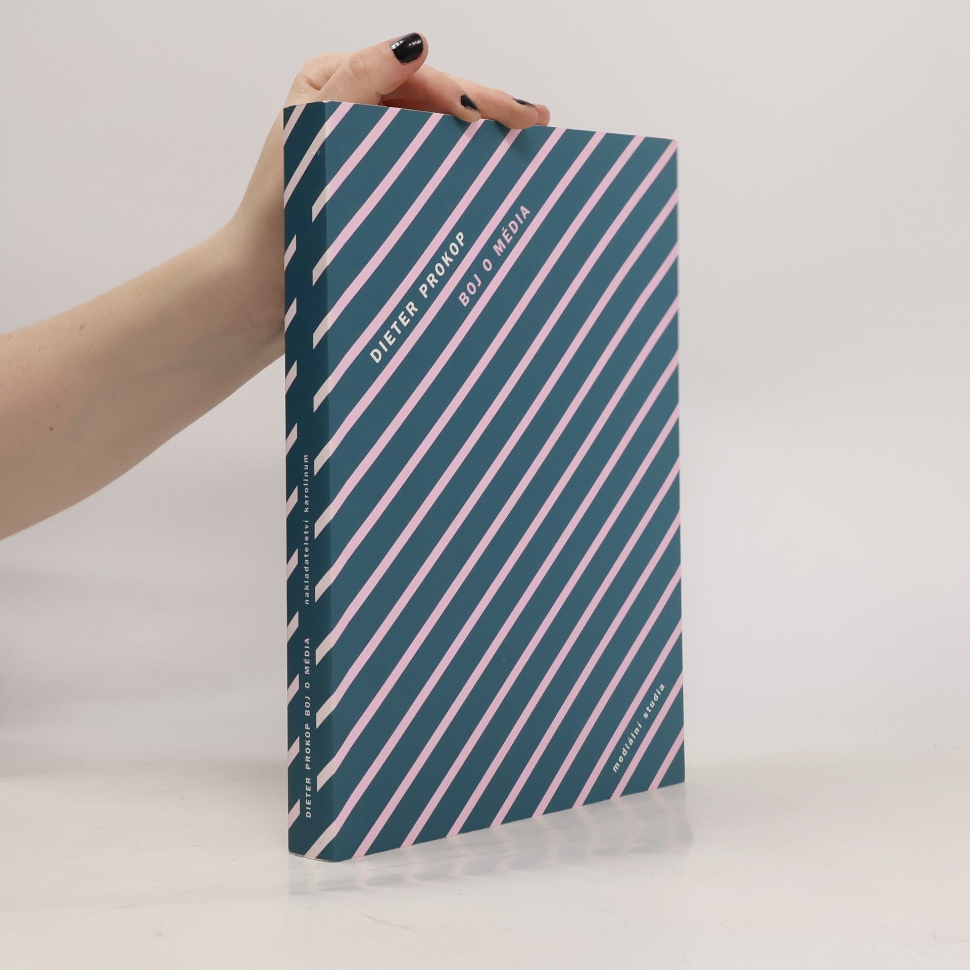 Boj o média : dějiny nového kritického myšlení o médiích