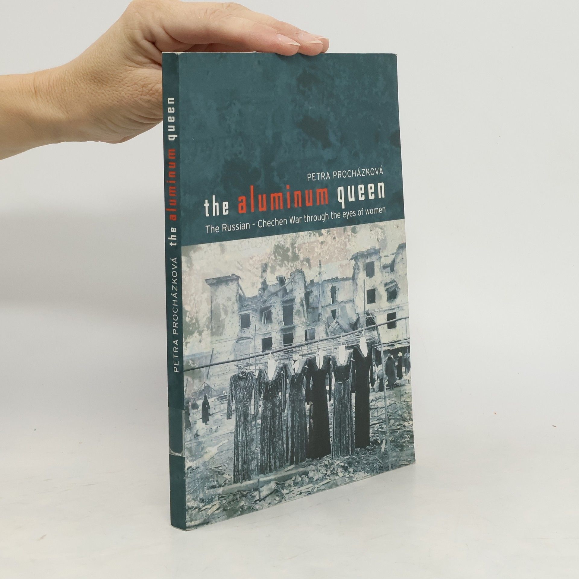 The aluminium queen : the Russian-Chechen war trough the eyes of women