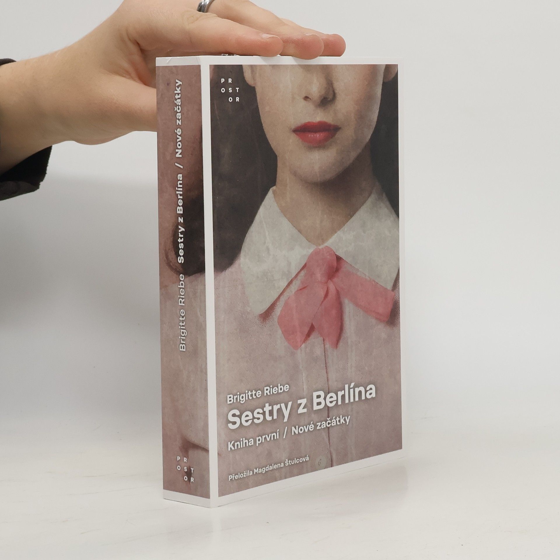 Brigitte Riebe Sestry z Berlína. Kniha první, Nové začátky