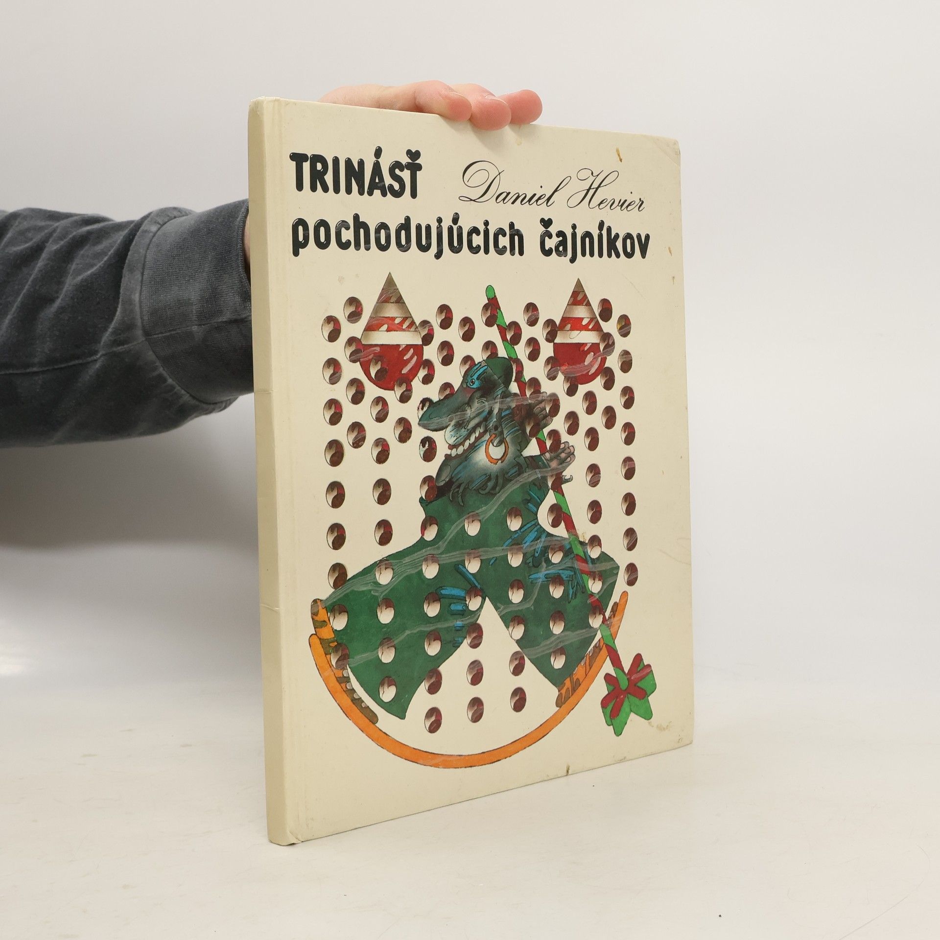 Daniel Hevier Trinásť pochodujúcich čajníkov