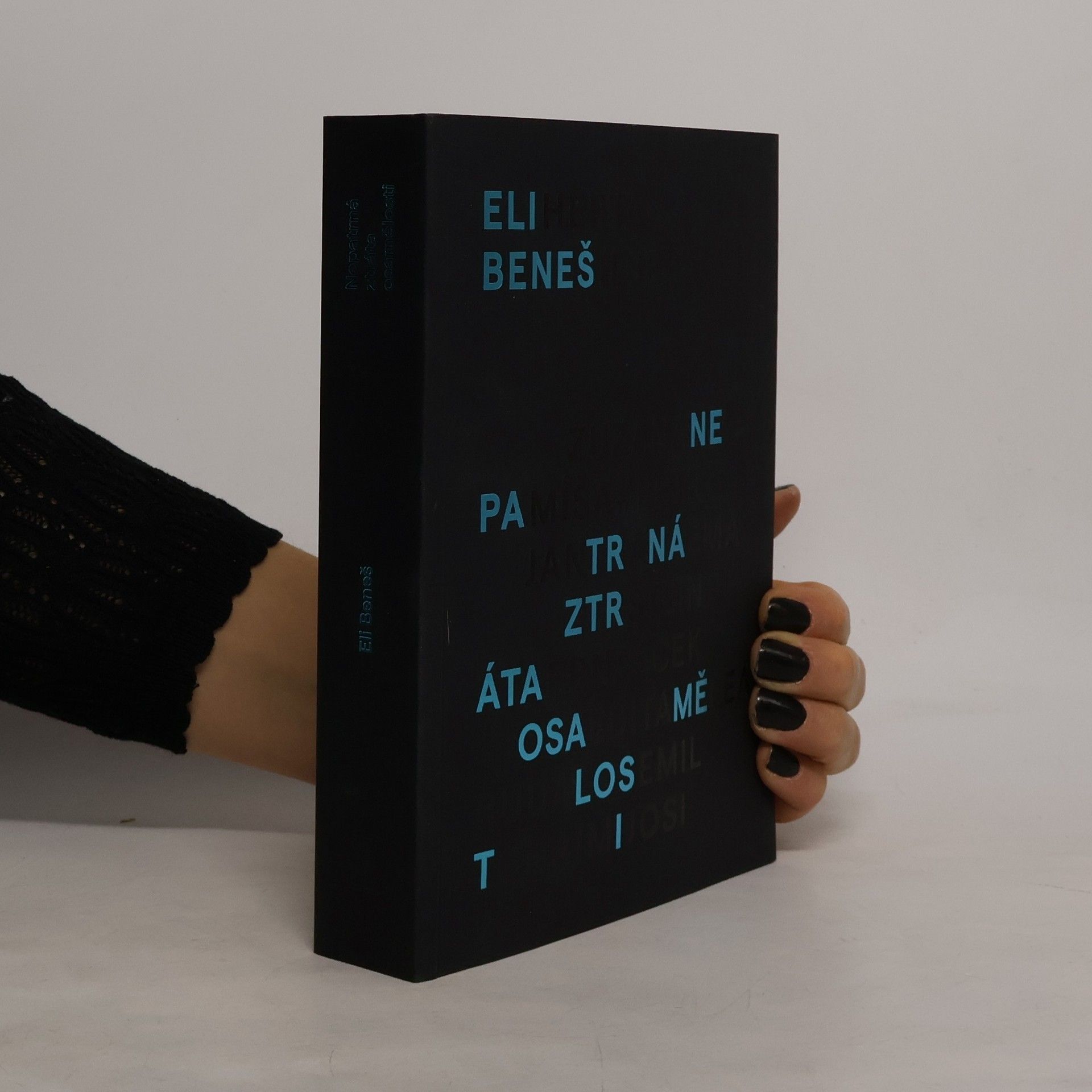 Eli Beneš Nepatrná ztráta osamělosti