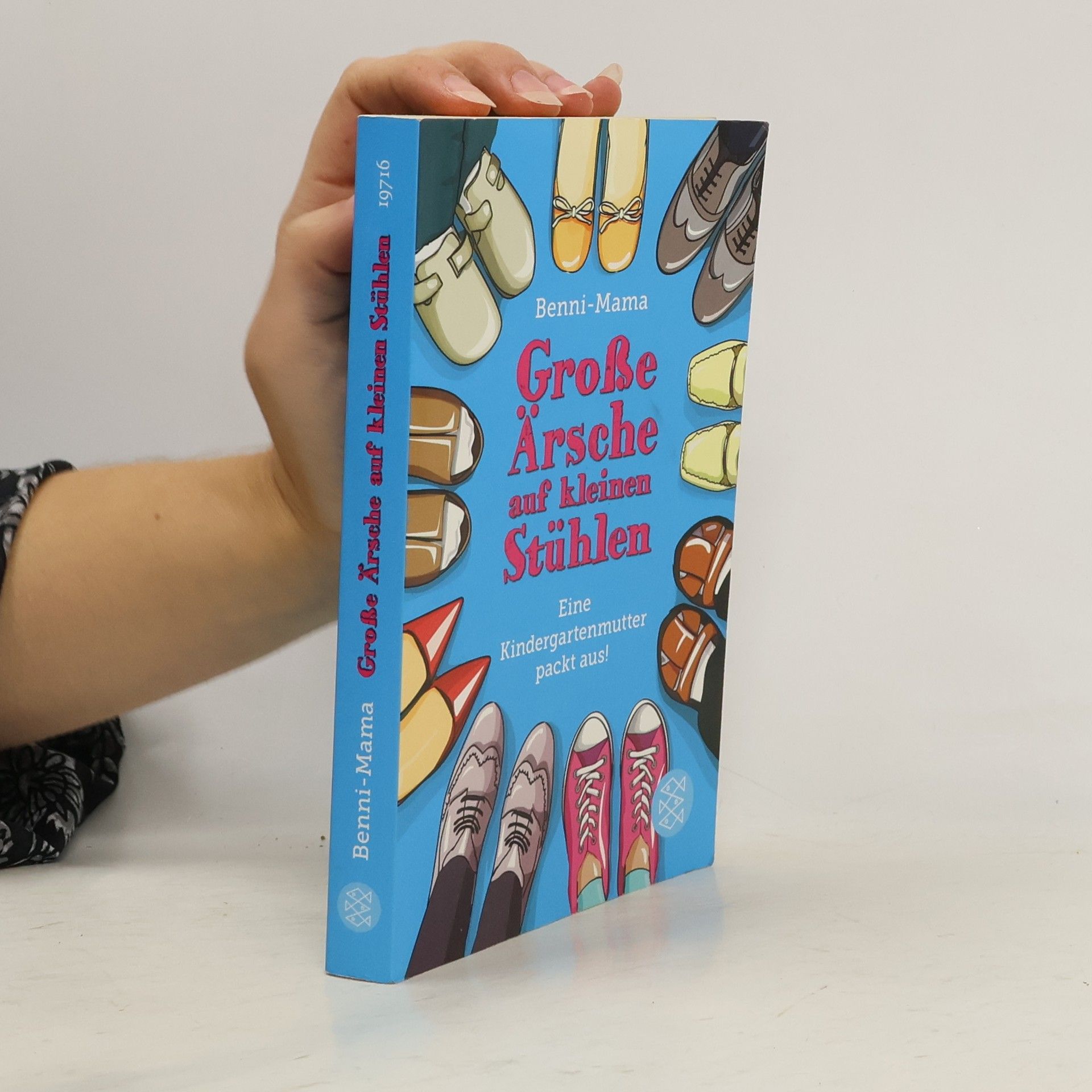 Große Ärsche auf kleinen Stühlen