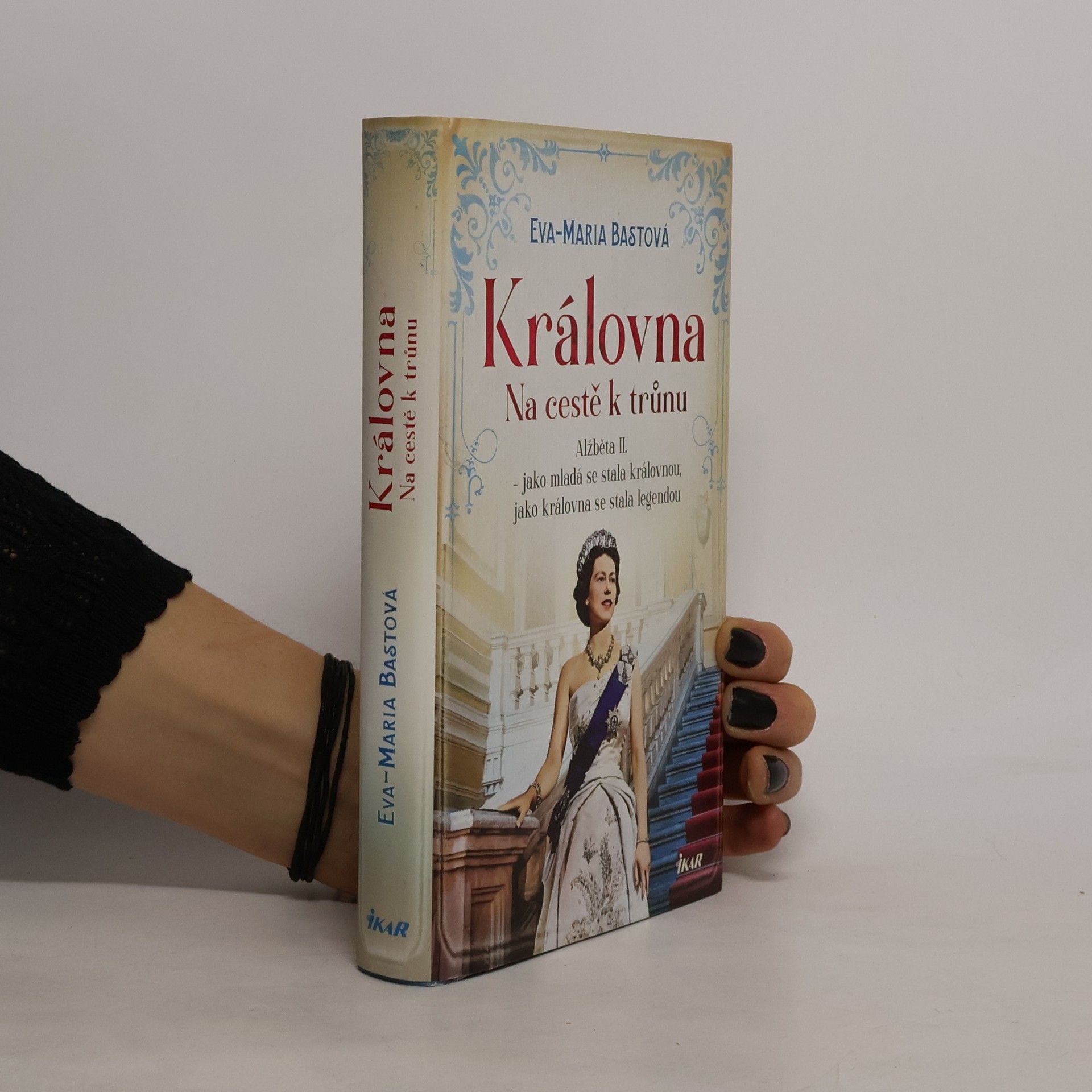 Marta El Bournová Královna. Na cestě k trůnu