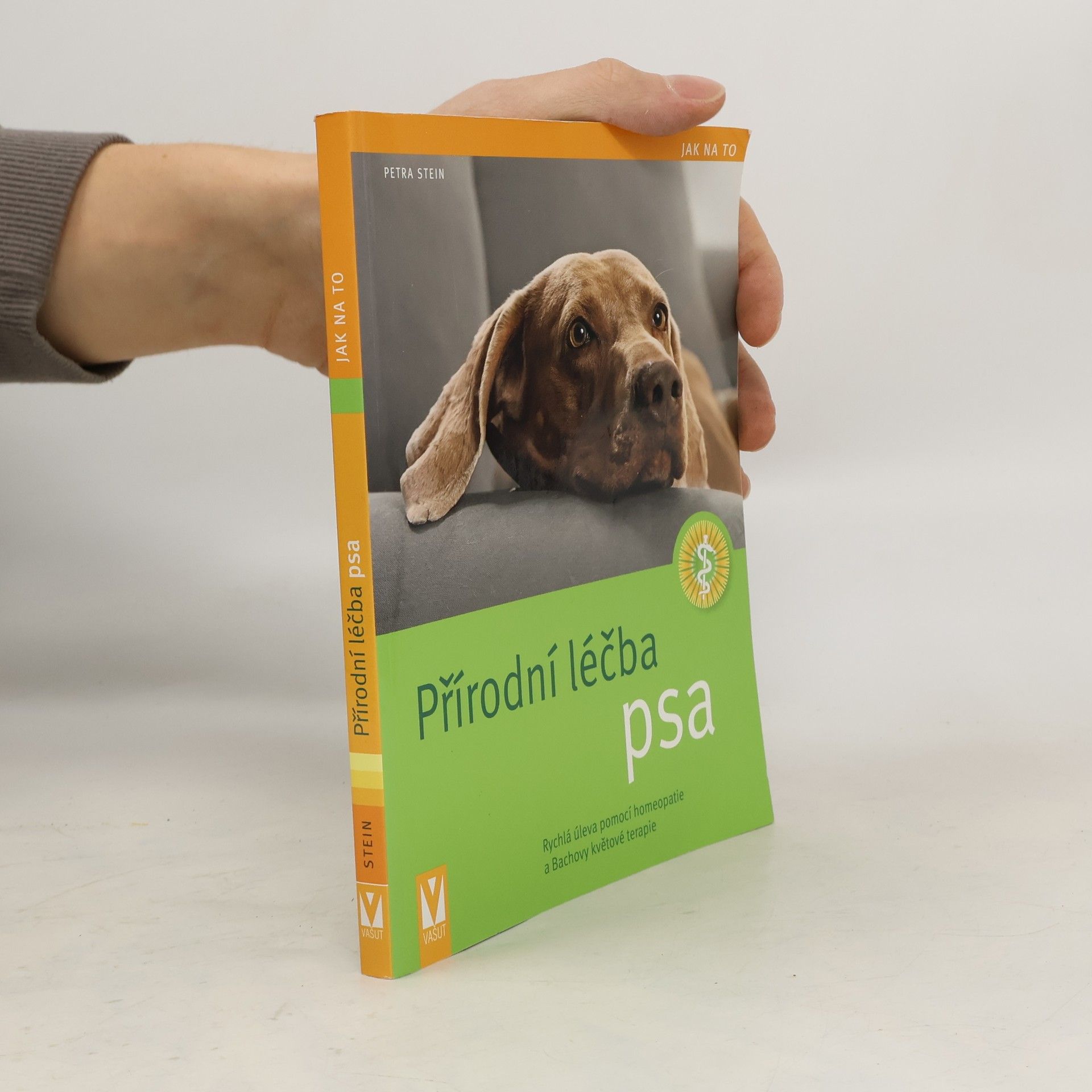 Petra Stein Přírodní léčba psa. Rychlá úleva pomocí homeopatie a Bachovy květové terapie
