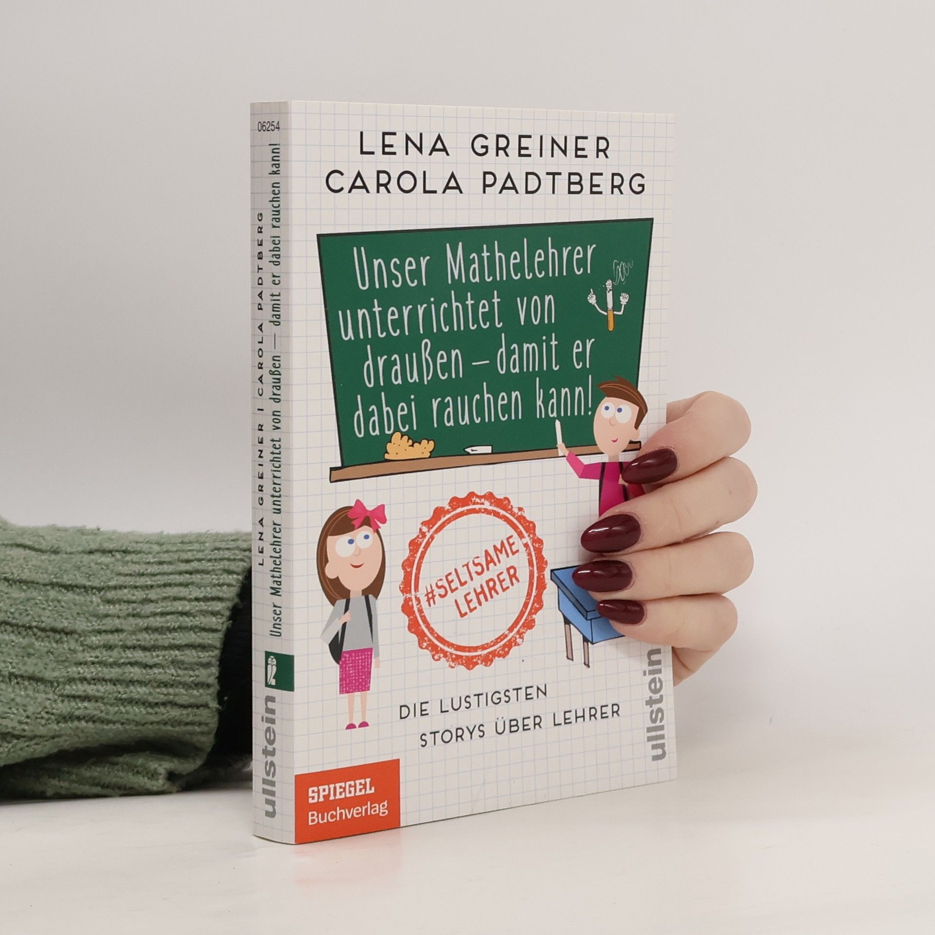 Lena Greiner Unser Mathelehrer unterrichtet von draußen - damit er dabei rauchen kann!